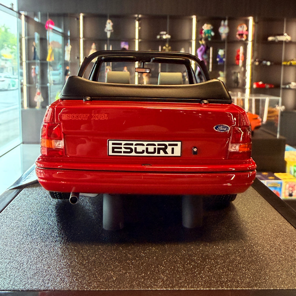 Ford Escort Mk4 XR3i Cabriolet 1986 – Flamenco Red 1:18 od OttOmobile