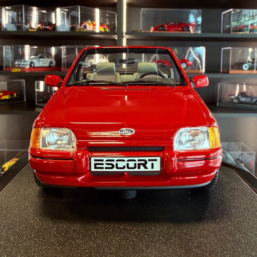 Ford Escort Mk4 XR3i Cabriolet 1986 – Flamenco Red 1:18 od OttOmobile