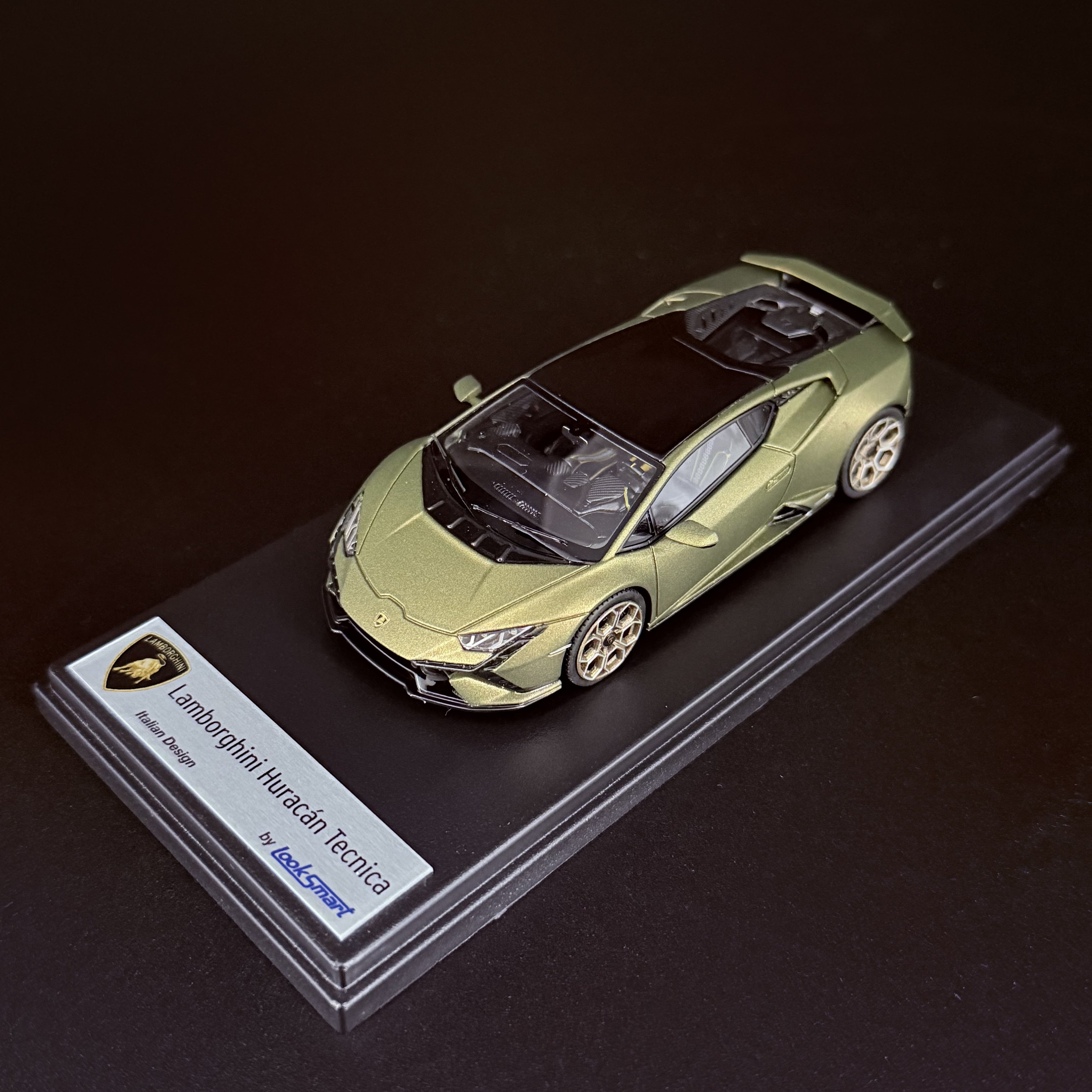 Lamborghini Huracán Tecnica 2022 – Verde Gea im Maßstab 1:43 von Looksmart