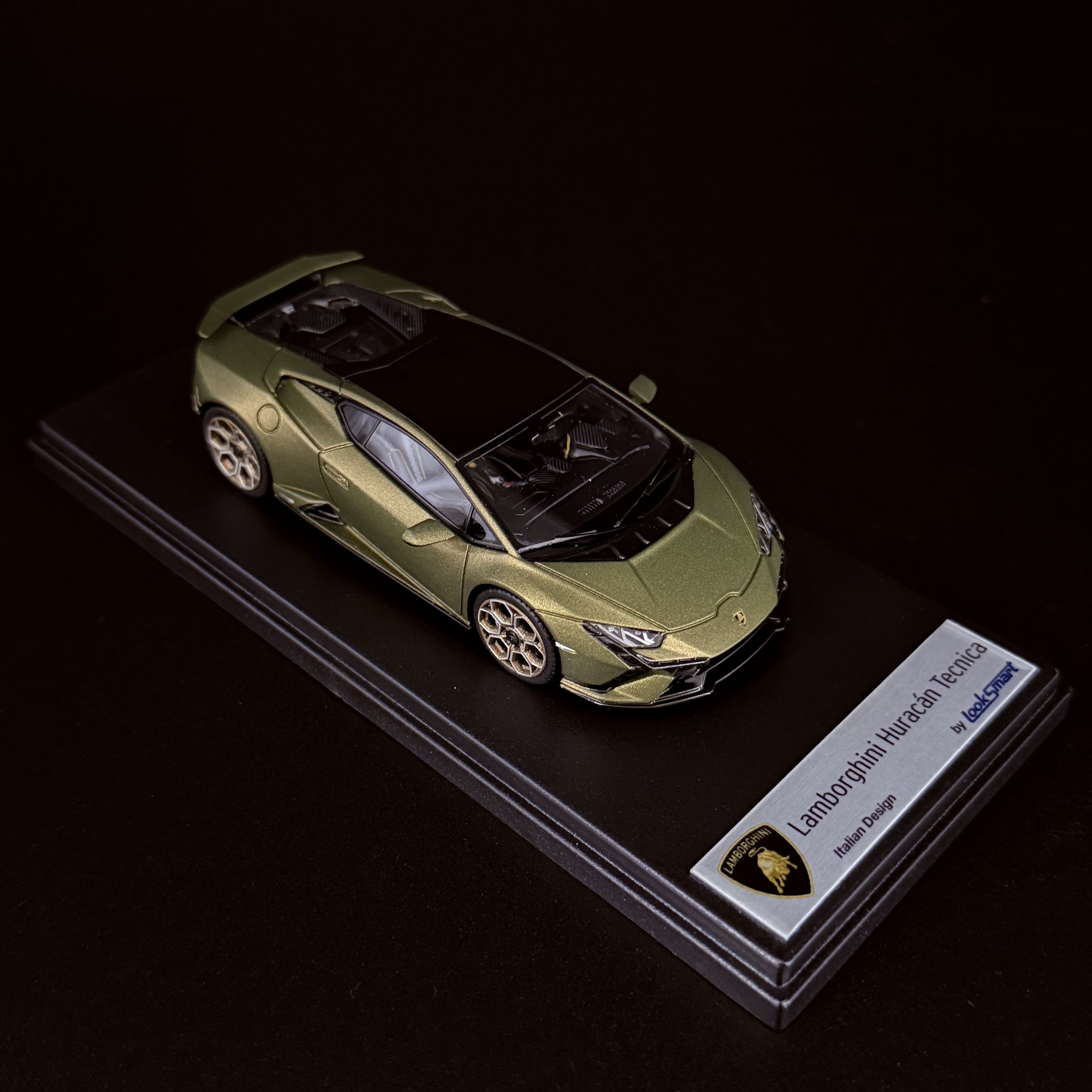 Lamborghini Huracán Tecnica 2022 – Verde Gea im Maßstab 1:43 von Looksmart