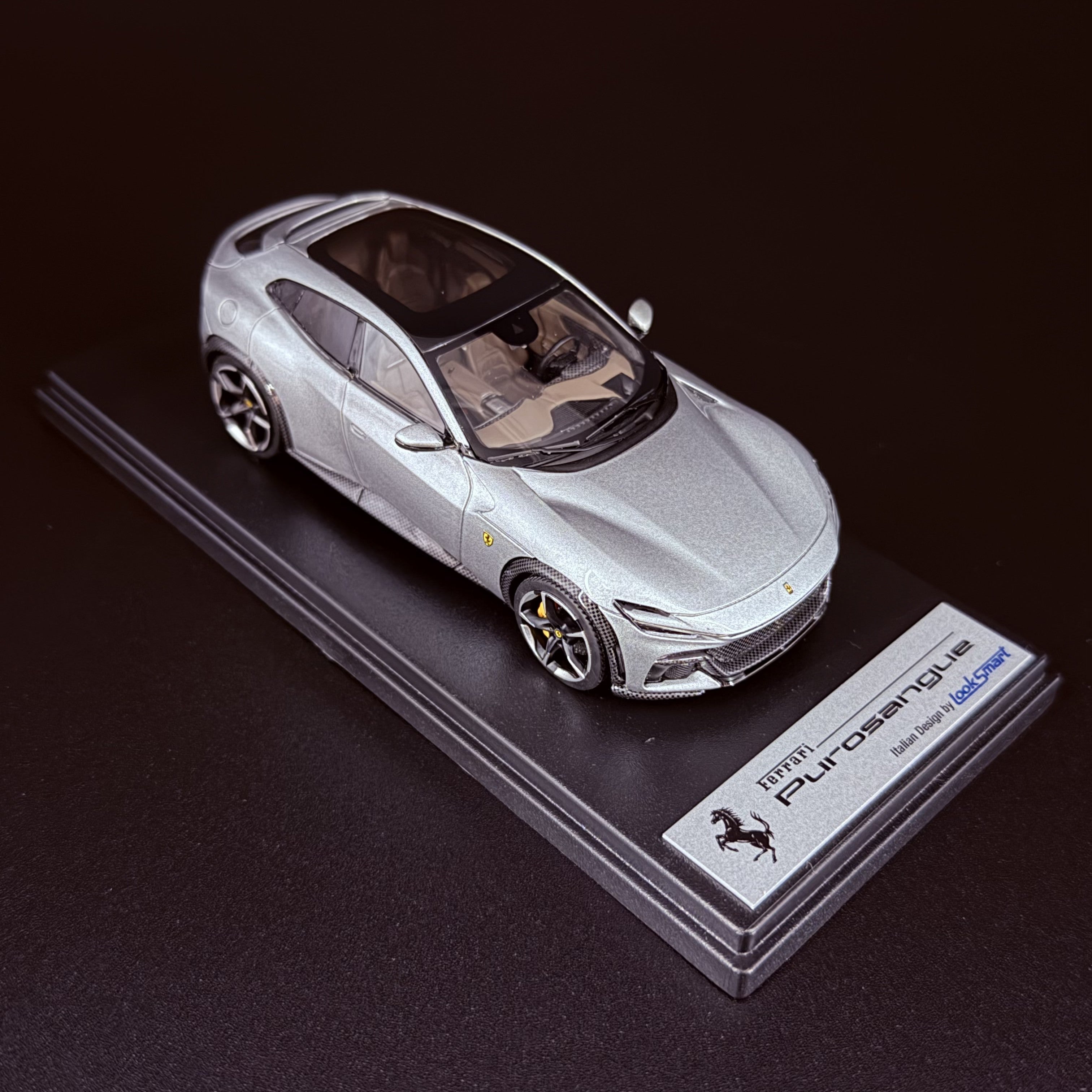 Ferrari Purosangue – Metallic Silver Limited Edition (99 Stück) im Maßstab 1:43 von LookSmart