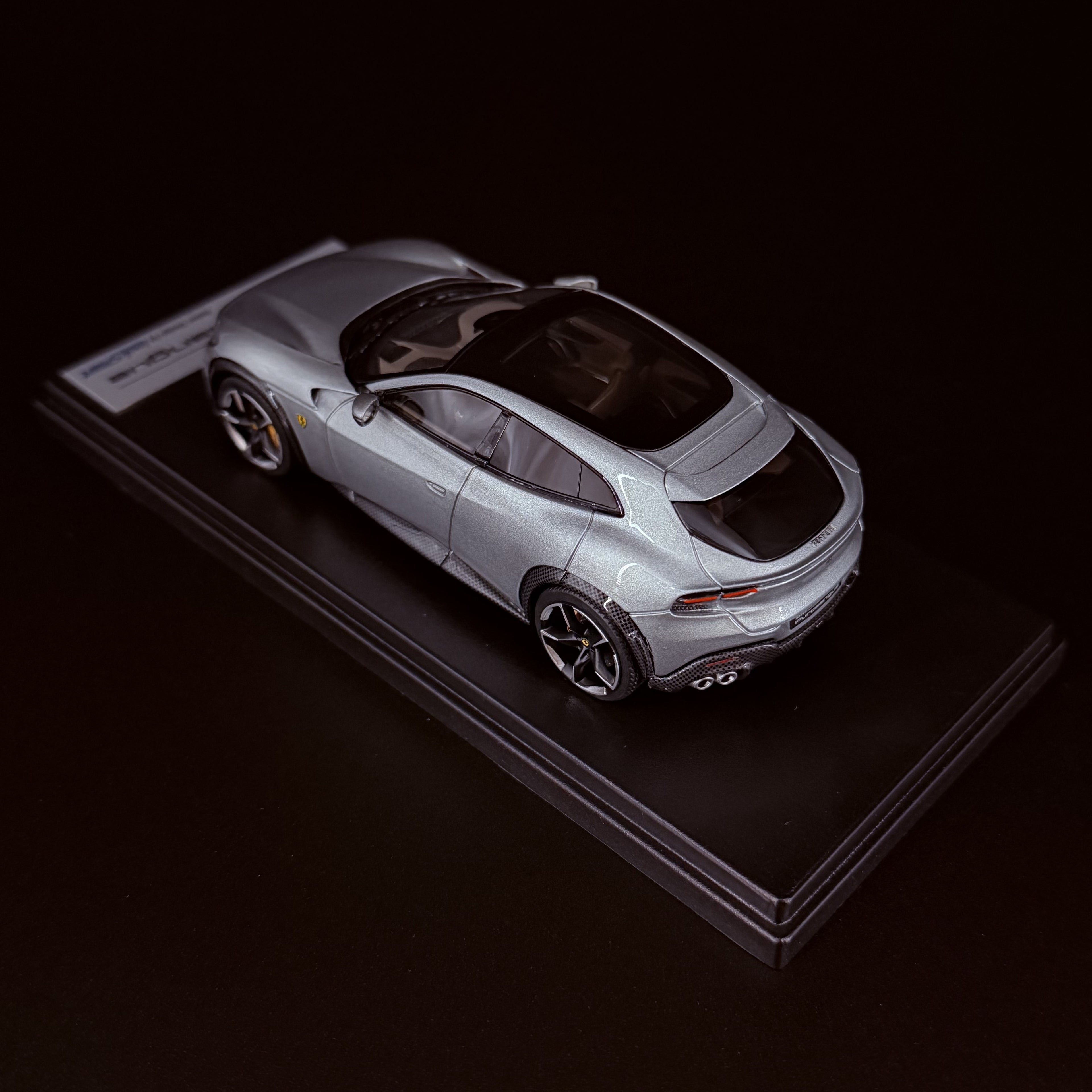 Ferrari Purosangue – Metallic Silver Limited Edition (99 Stück) im Maßstab 1:43 von LookSmart