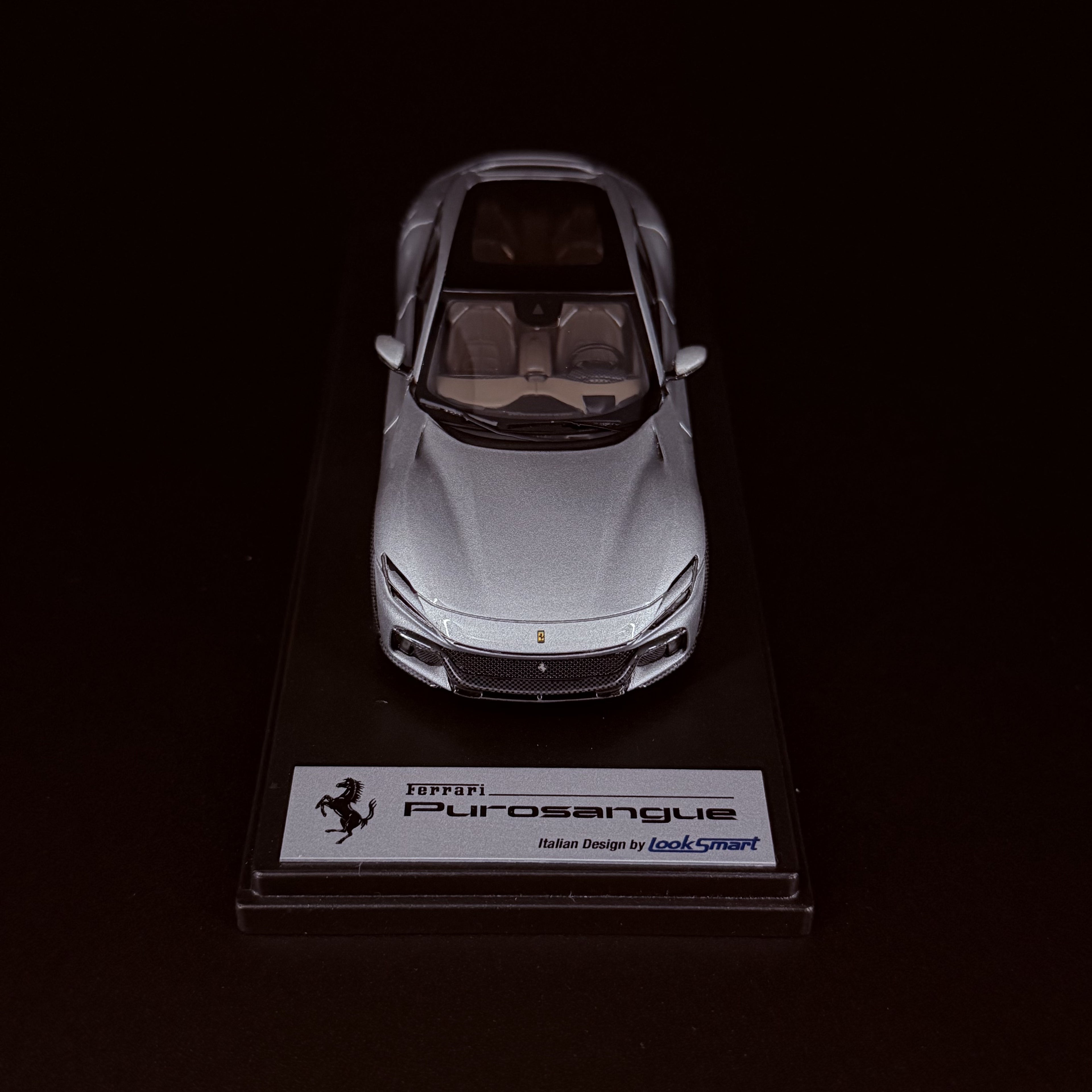Ferrari Purosangue – Metallic Silver Limited Edition (99 Stück) im Maßstab 1:43 von LookSmart