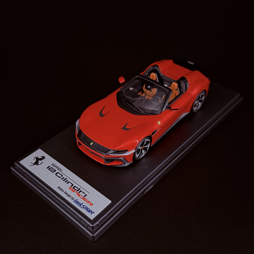 Ferrari 12Cilindri Spider – Rosso Corsa Maßstab 1:43 von Looksmart