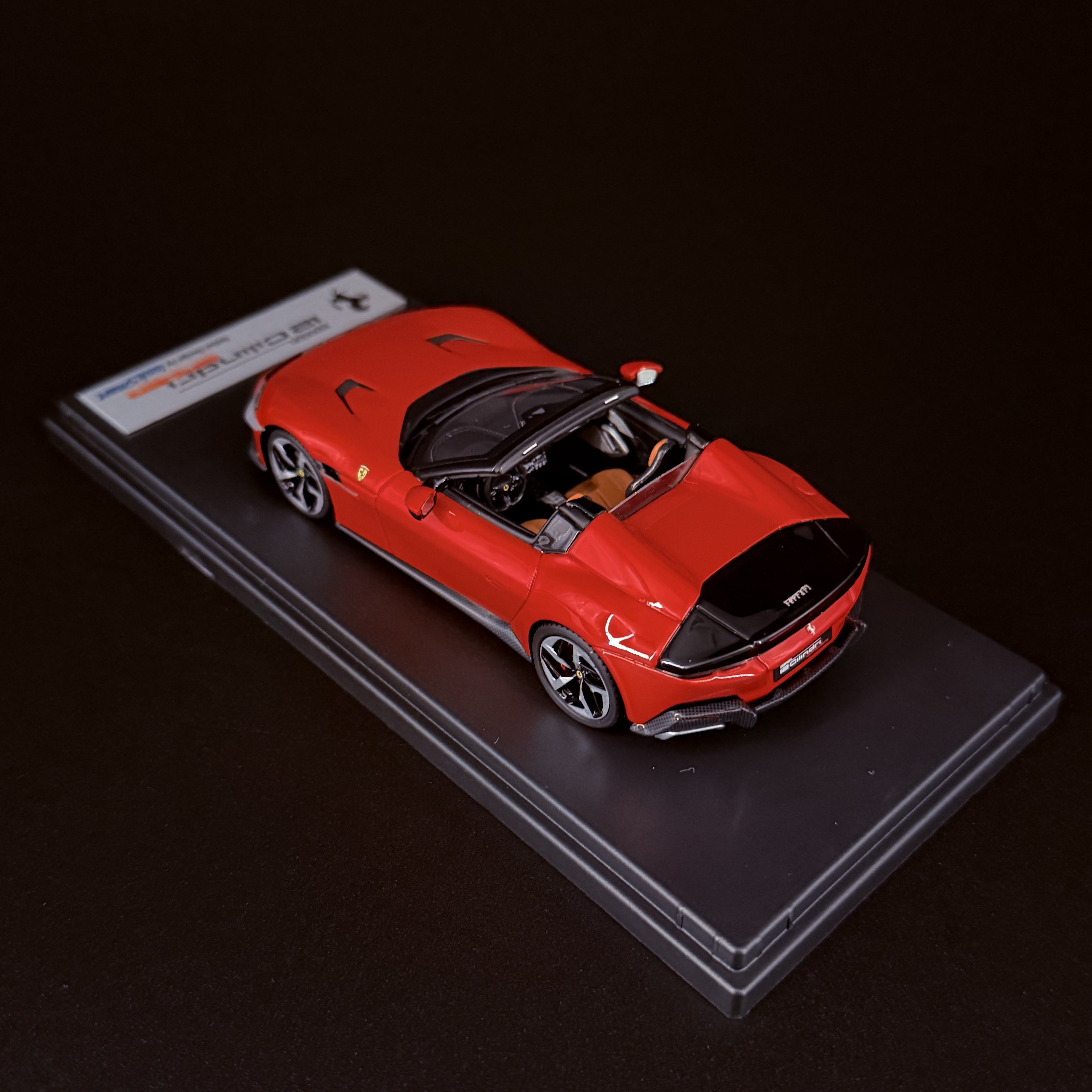 Ferrari 12Cilindri Spider – Rosso Corsa Maßstab 1:43 von Looksmart