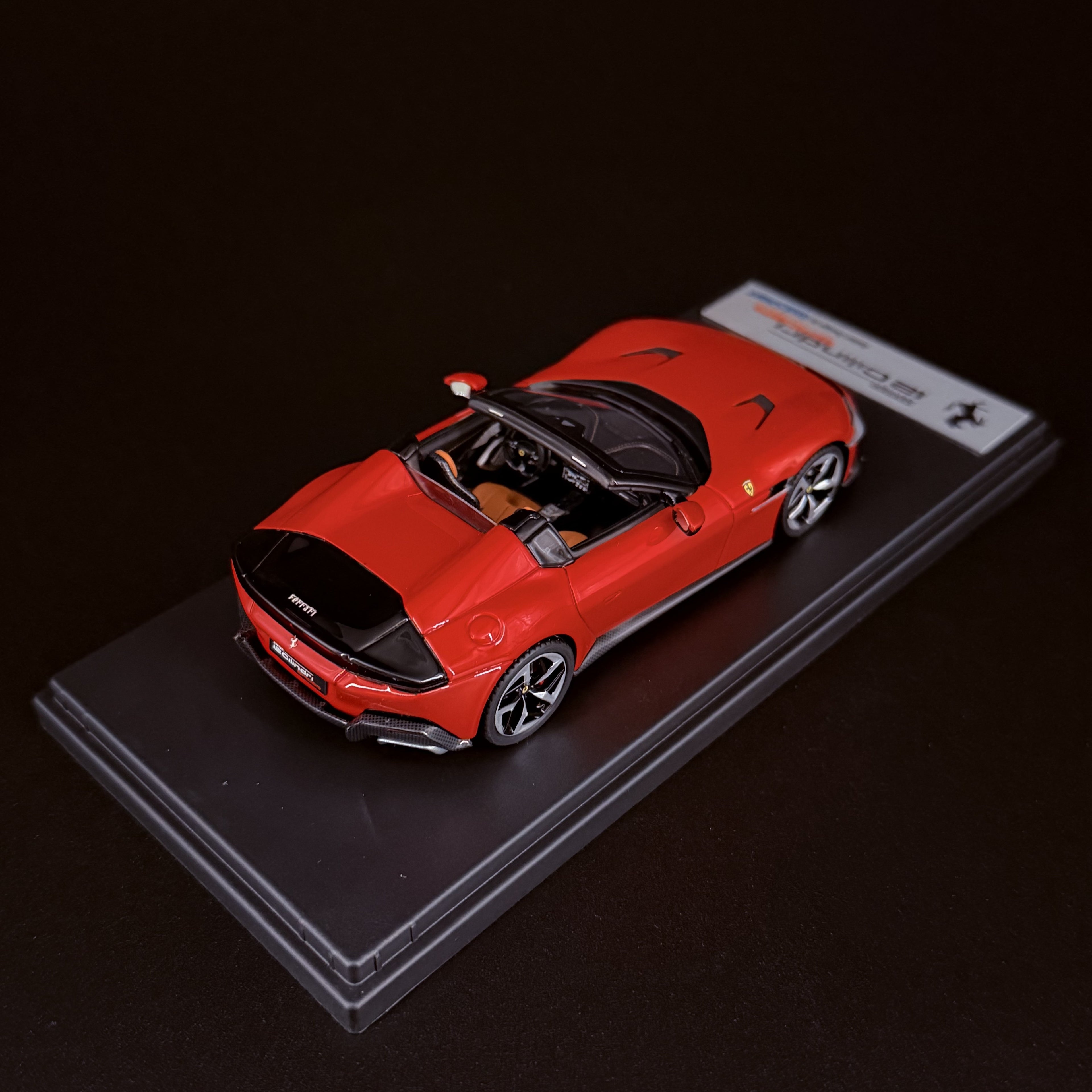Ferrari 12Cilindri Spider – Rosso Corsa Maßstab 1:43 von Looksmart