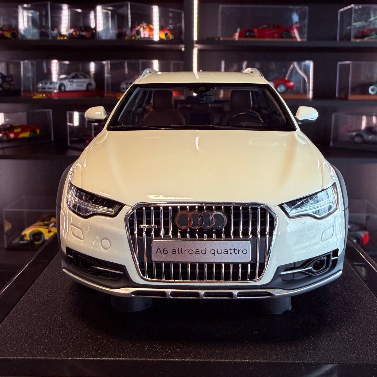 Audi A6 C7 allroad 2015 – ibisově bílý 1:18 od OttOmobile