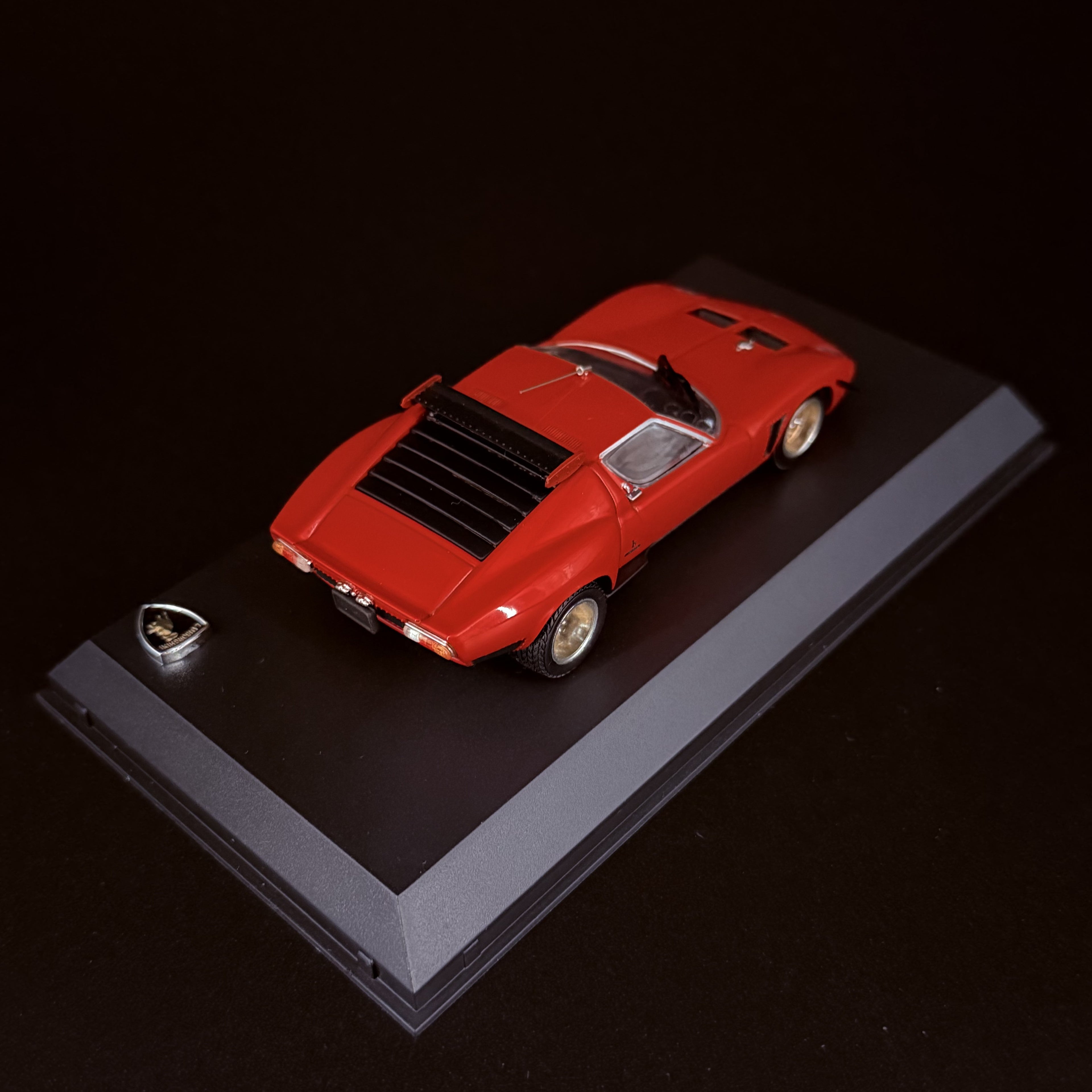 Lamborghini Miura SVR – Rot / Schwarz im Maßstab 1:43 von KYOSHO