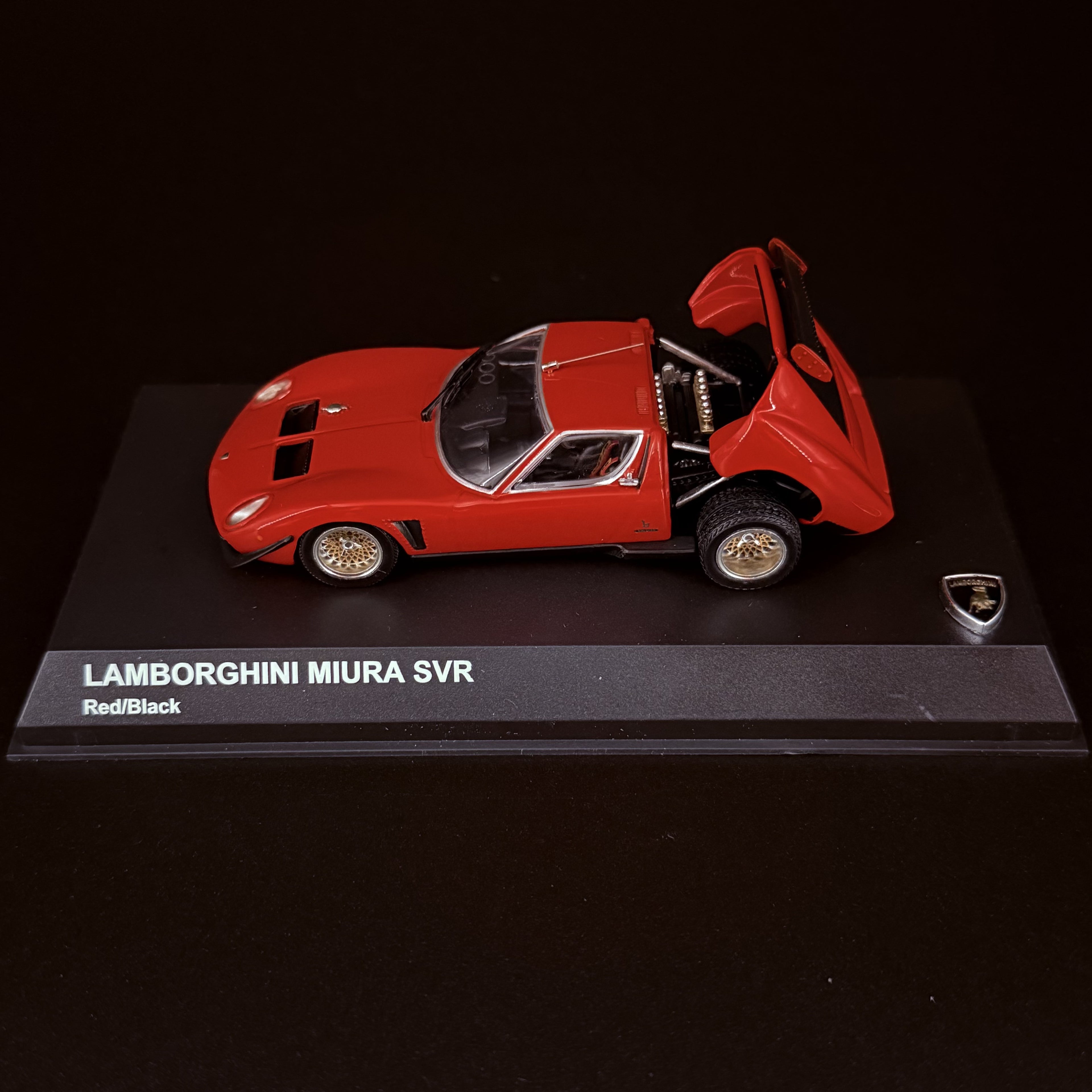 Lamborghini Miura SVR – Rot / Schwarz im Maßstab 1:43 von KYOSHO
