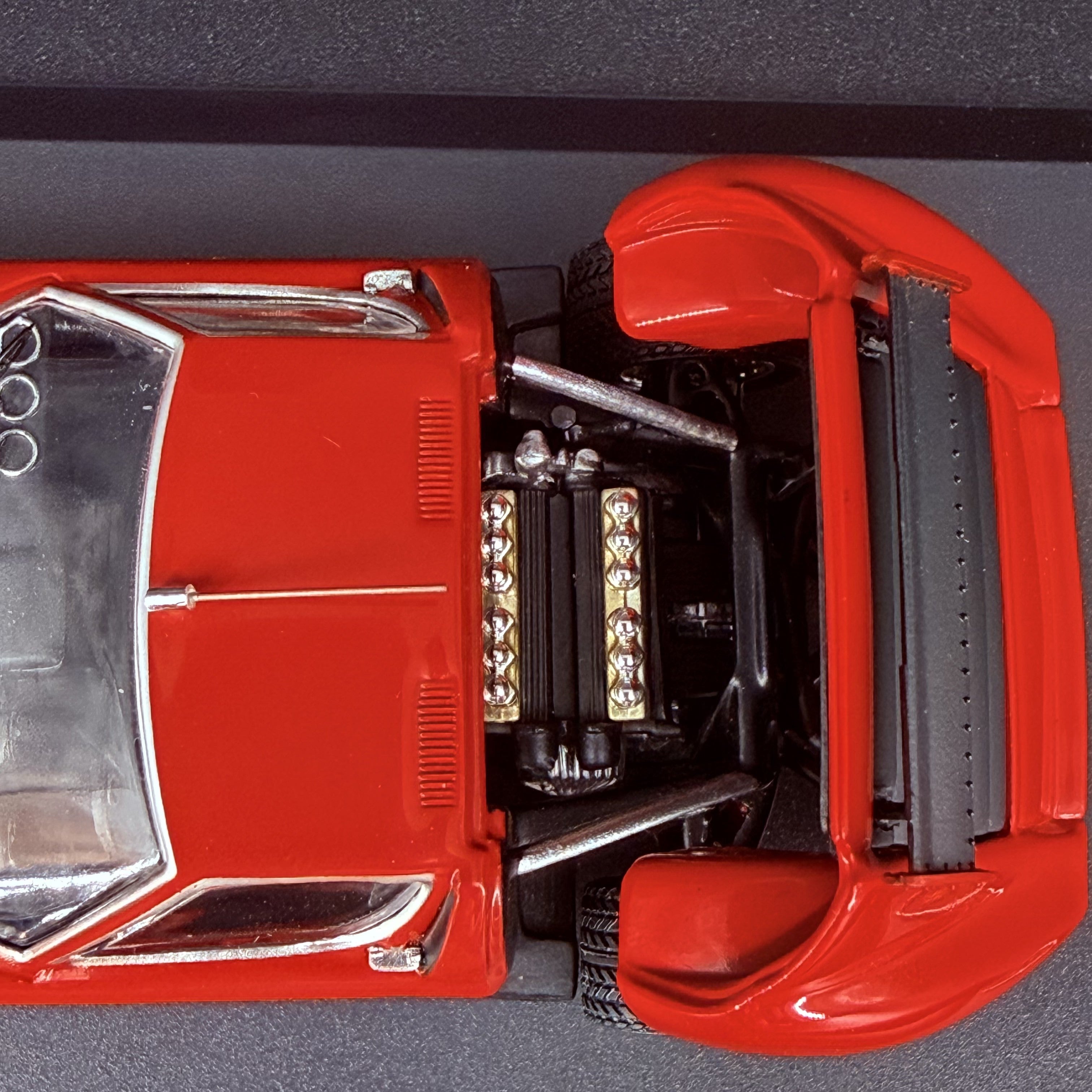Lamborghini Miura SVR – Rot / Schwarz im Maßstab 1:43 von KYOSHO