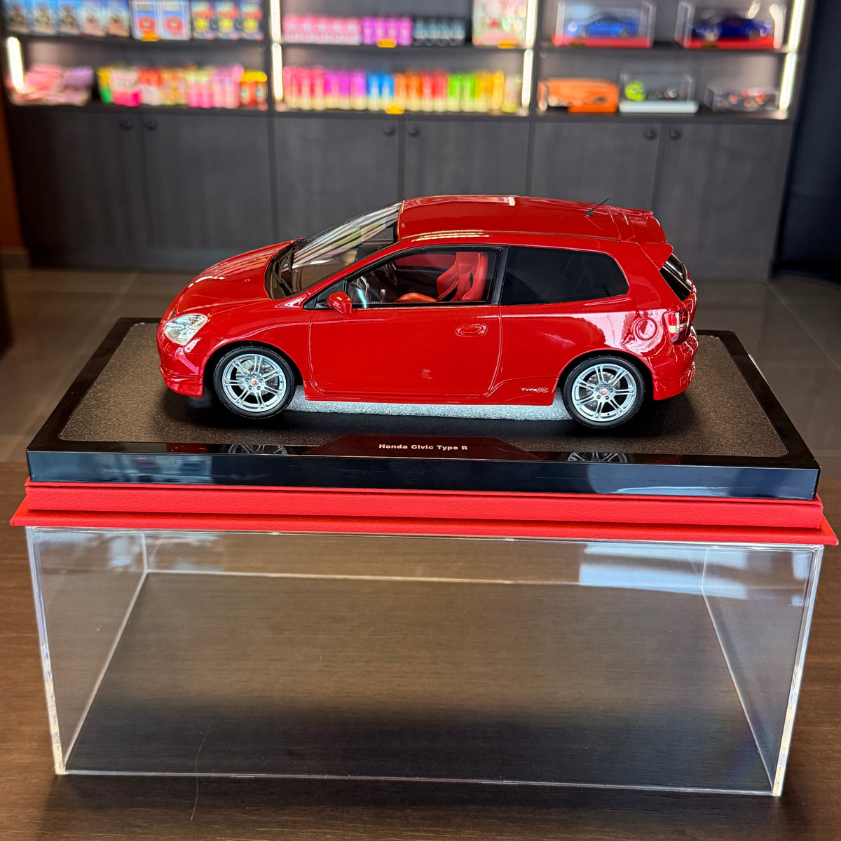 Honda Civic Type R EP3 2005 – milánská červená 1:18 od OttOmobile