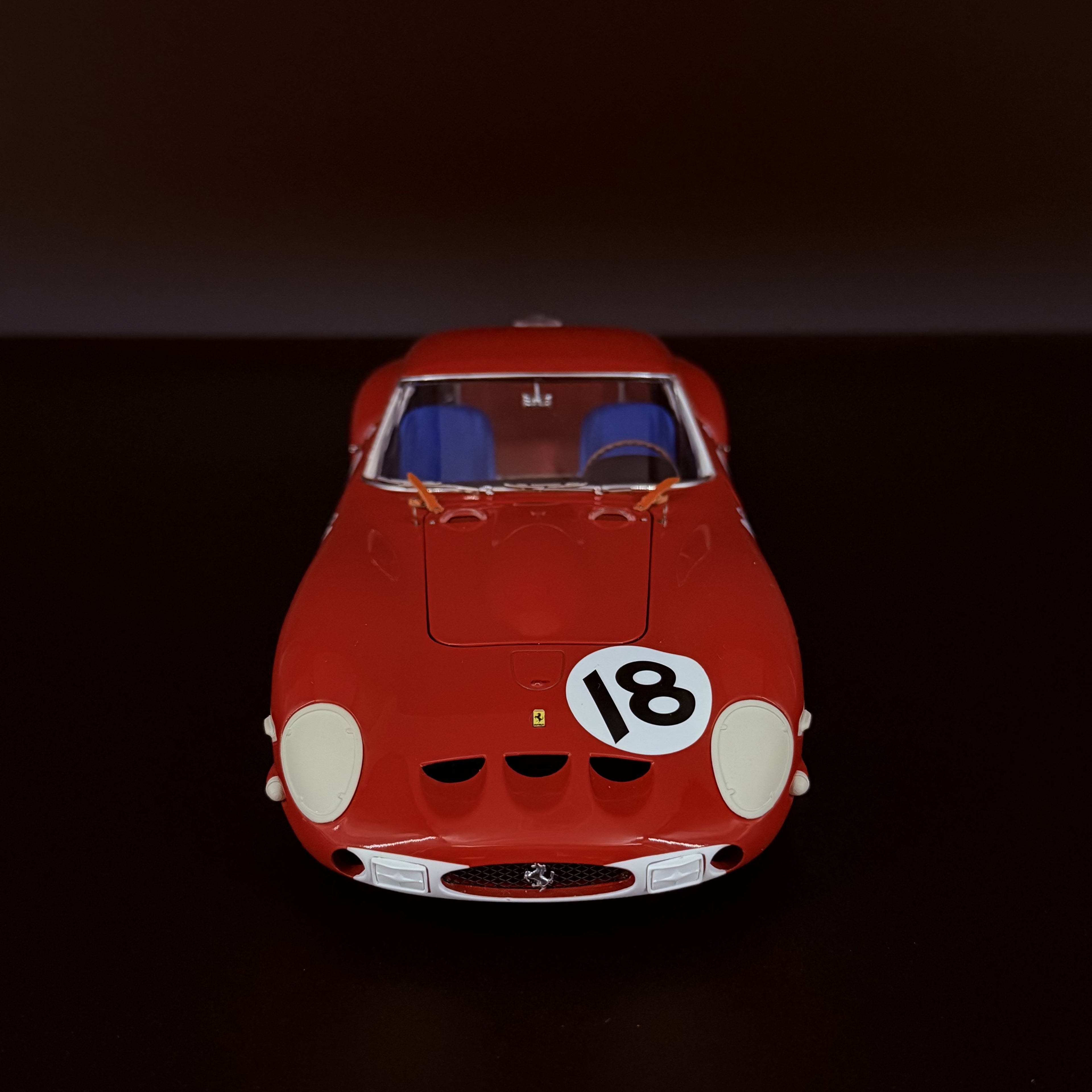 Ferrari 250 GTO #18 – 1963 Daytona 3 Hours, Rot 1:18 Maßstab von KYOSHO (Lizenziert von BBR Models)