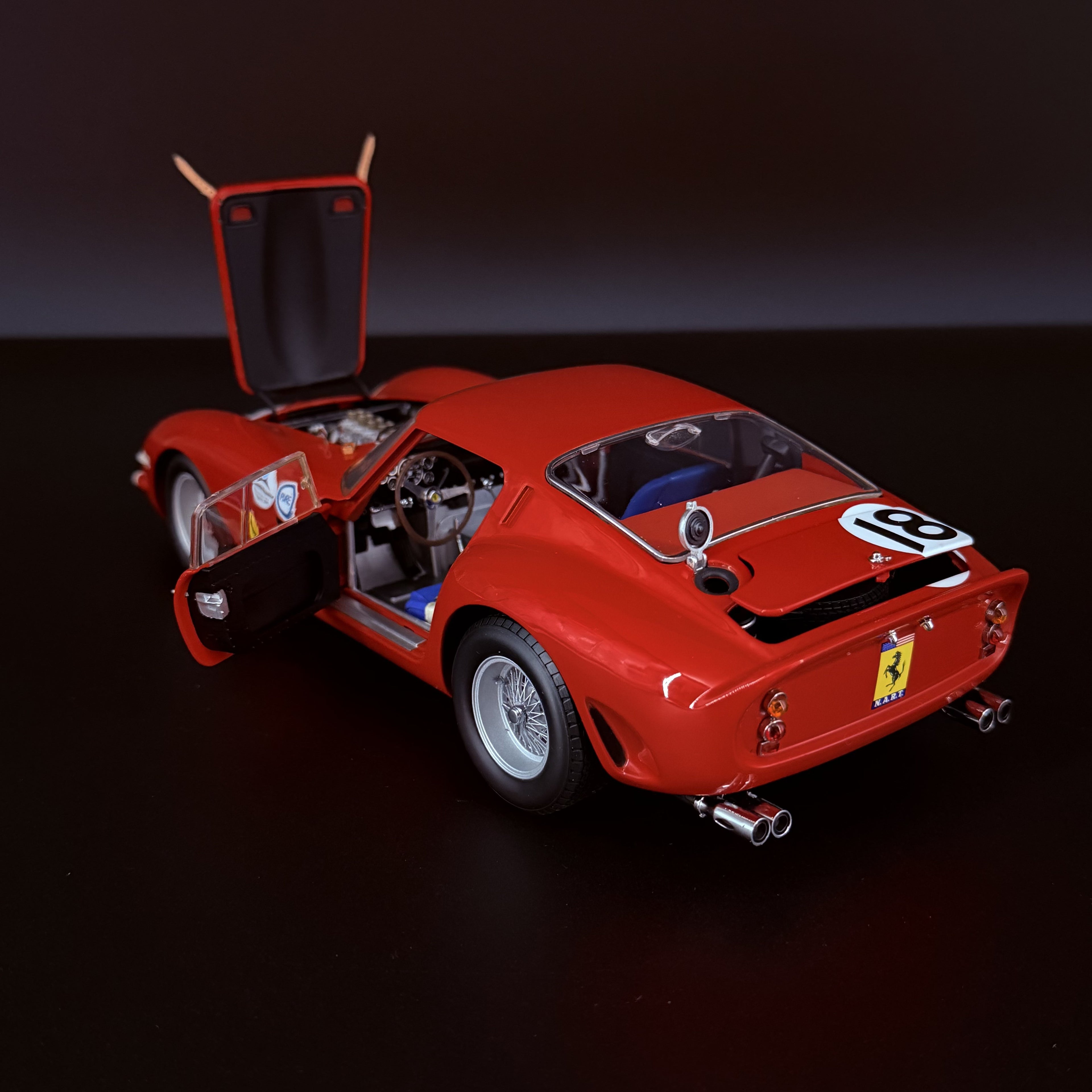 Ferrari 250 GTO #18 – 1963 Daytona 3 Hours, Rot 1:18 Maßstab von KYOSHO (Lizenziert von BBR Models)