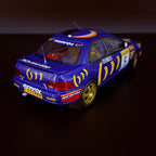 Subaru Impreza 555 Rallye Monte Carlo 1995, vůz č. 5, Carlos Sainz, měřítko 1:18 s vitrínou od Kyosho