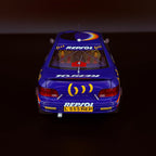 Subaru Impreza 555 Rallye Monte Carlo 1995, vůz č. 5, Carlos Sainz, měřítko 1:18 s vitrínou od Kyosho