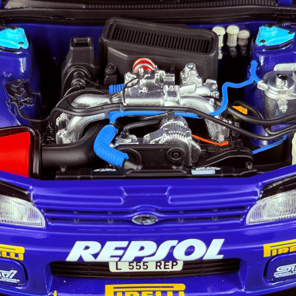 Subaru Impreza 555 Rallye Monte Carlo 1995, vůz č. 5, Carlos Sainz, měřítko 1:18 s vitrínou od Kyosho