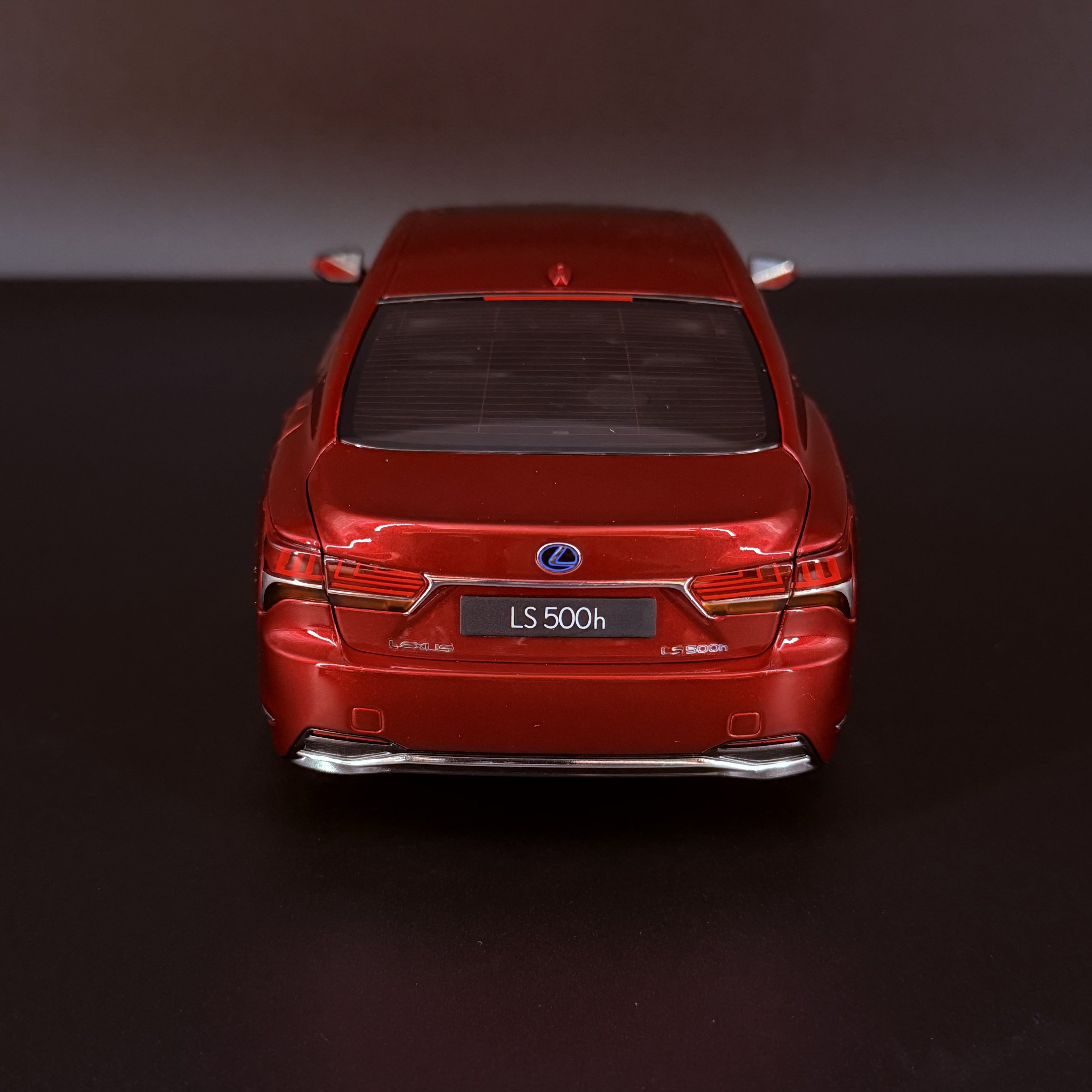 Lexus LS500h 2018 – Morello Rot Metallic Maßstab 1:18 von AUTOart