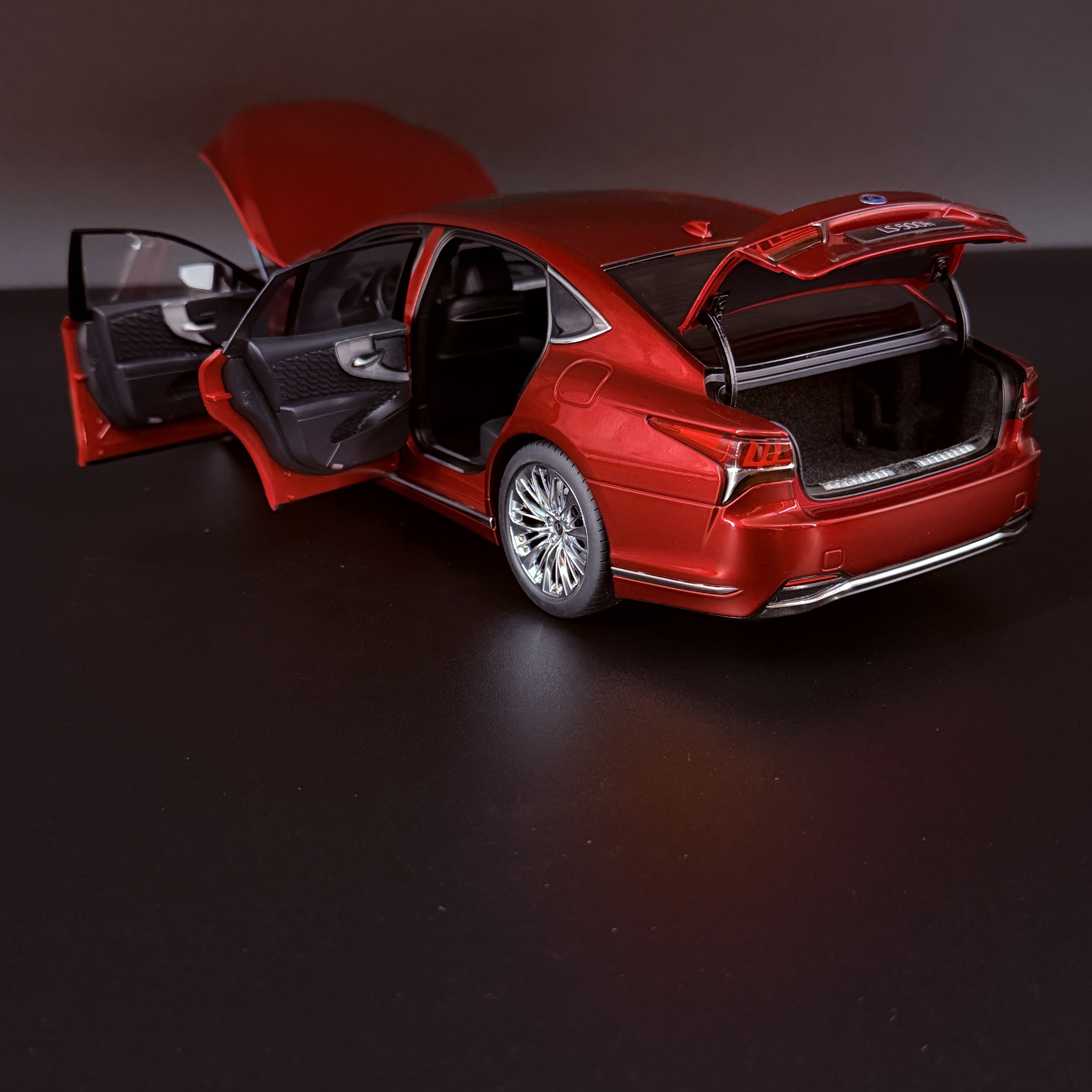 Lexus LS500h 2018 – Morello Rot Metallic Maßstab 1:18 von AUTOart