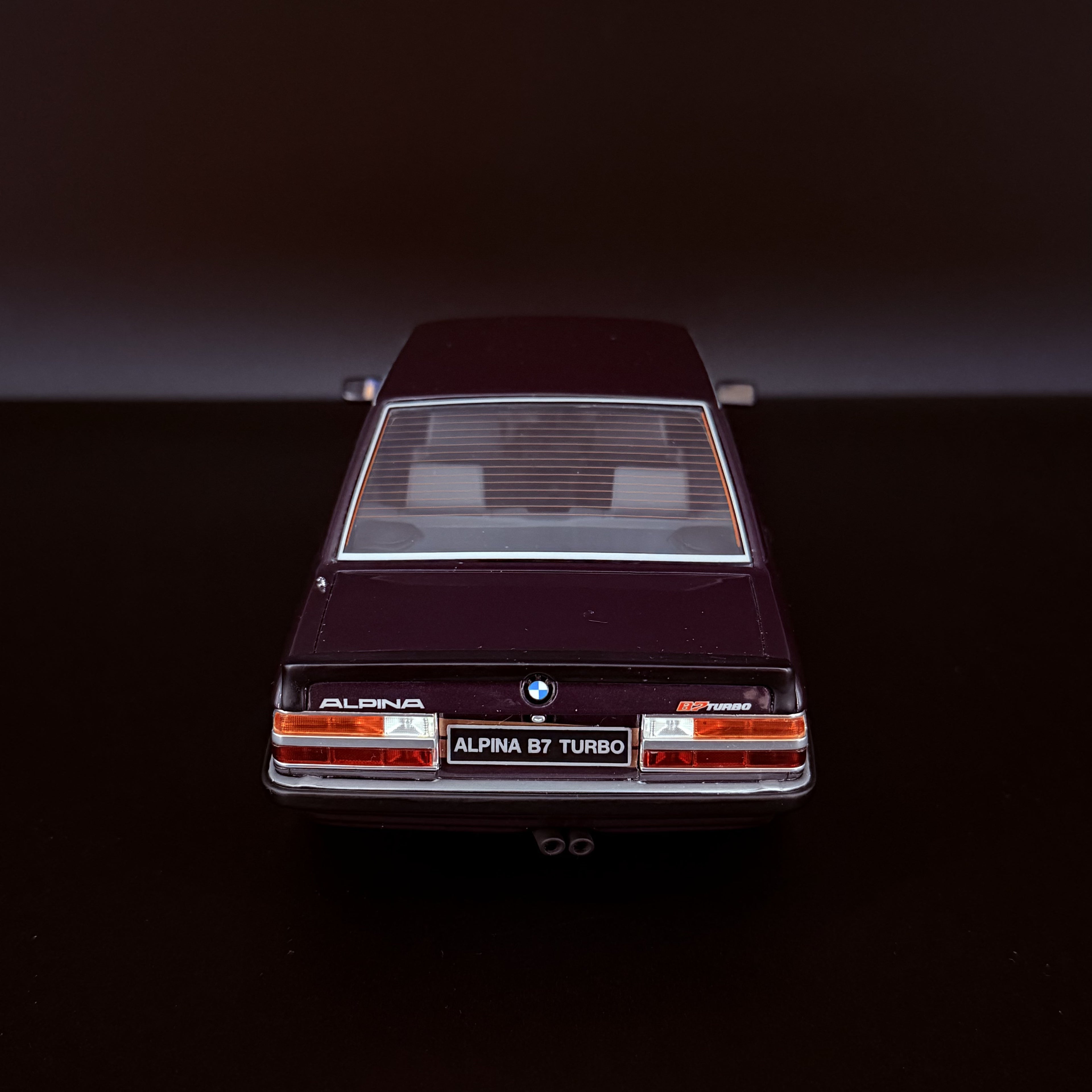 BMW Alpina B7 Turbo (E28) – Maßstab 1:18 von OTTOmobile