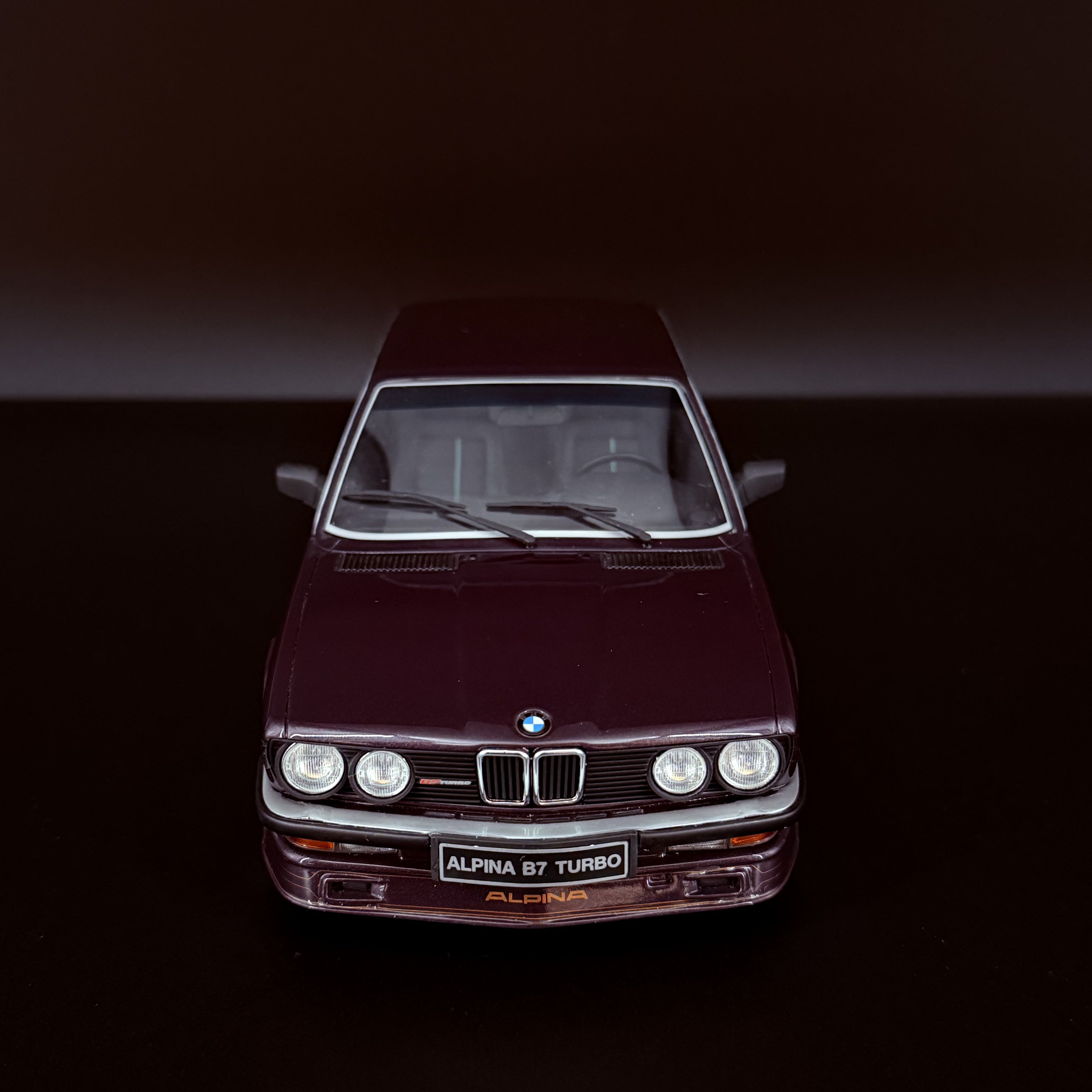 BMW Alpina B7 Turbo (E28) – Maßstab 1:18 von OTTOmobile