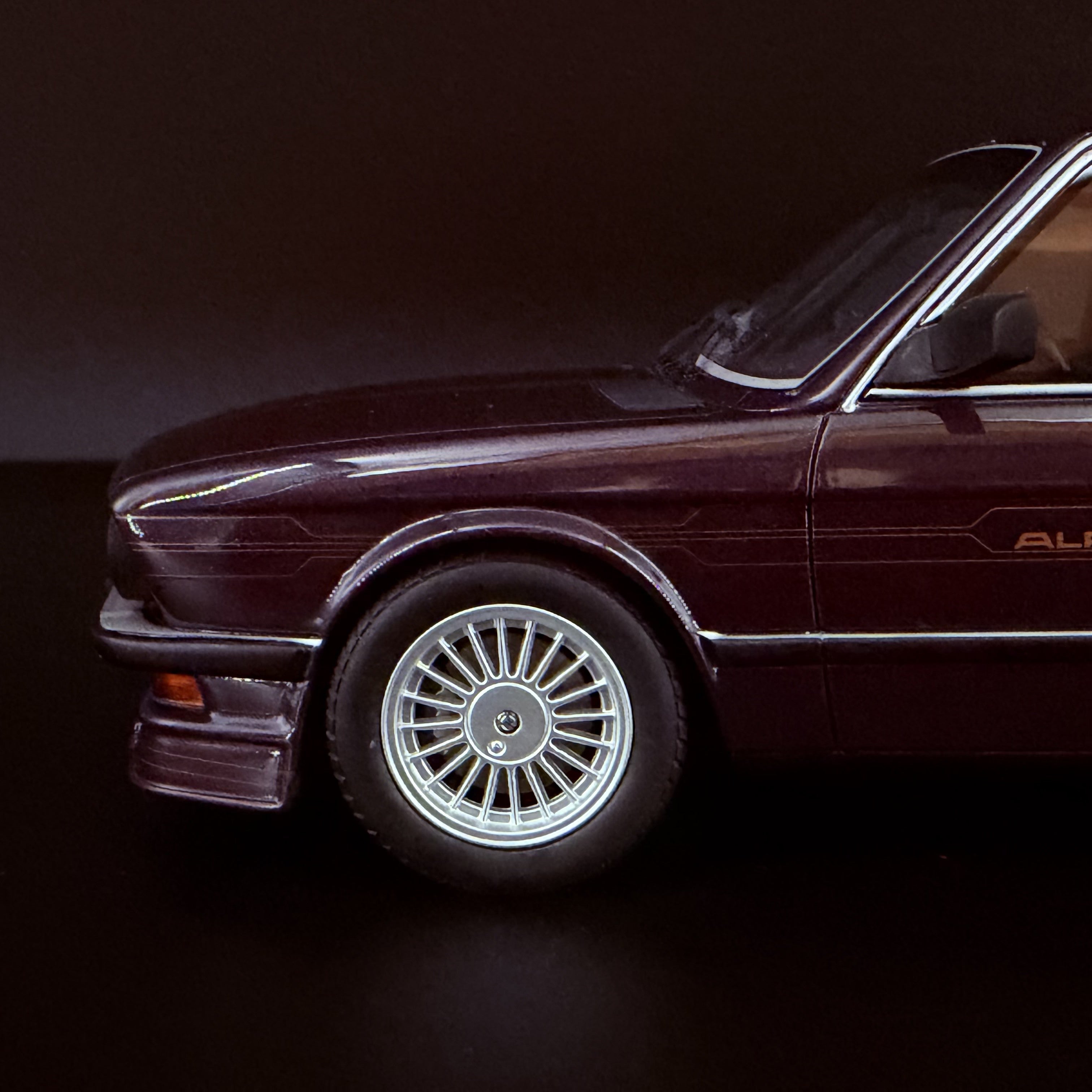BMW Alpina B7 Turbo (E28) – Maßstab 1:18 von OTTOmobile