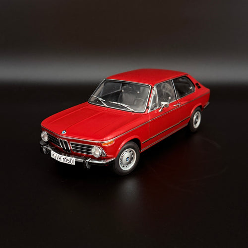 BMW 2000 Touring – Granadared 1:18 Scale by AUTOart Millennium – AUTOart