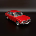 BMW 2000 Touring – Granadared 1:18 Maßstab von AUTOart Millennium