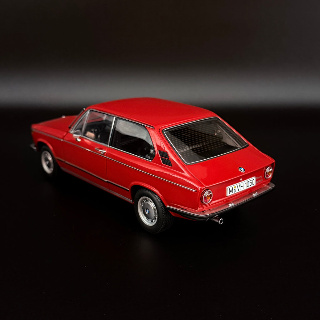 BMW 2000 Touring – Granadared 1:18 Maßstab von AUTOart Millennium