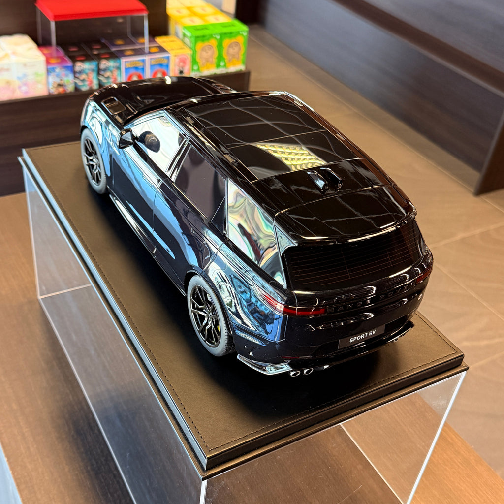 Range Rover Sport SV Edition Two 2024 – Ligurian Black 1:12 od GT Spirit — limitováno na 500 ks