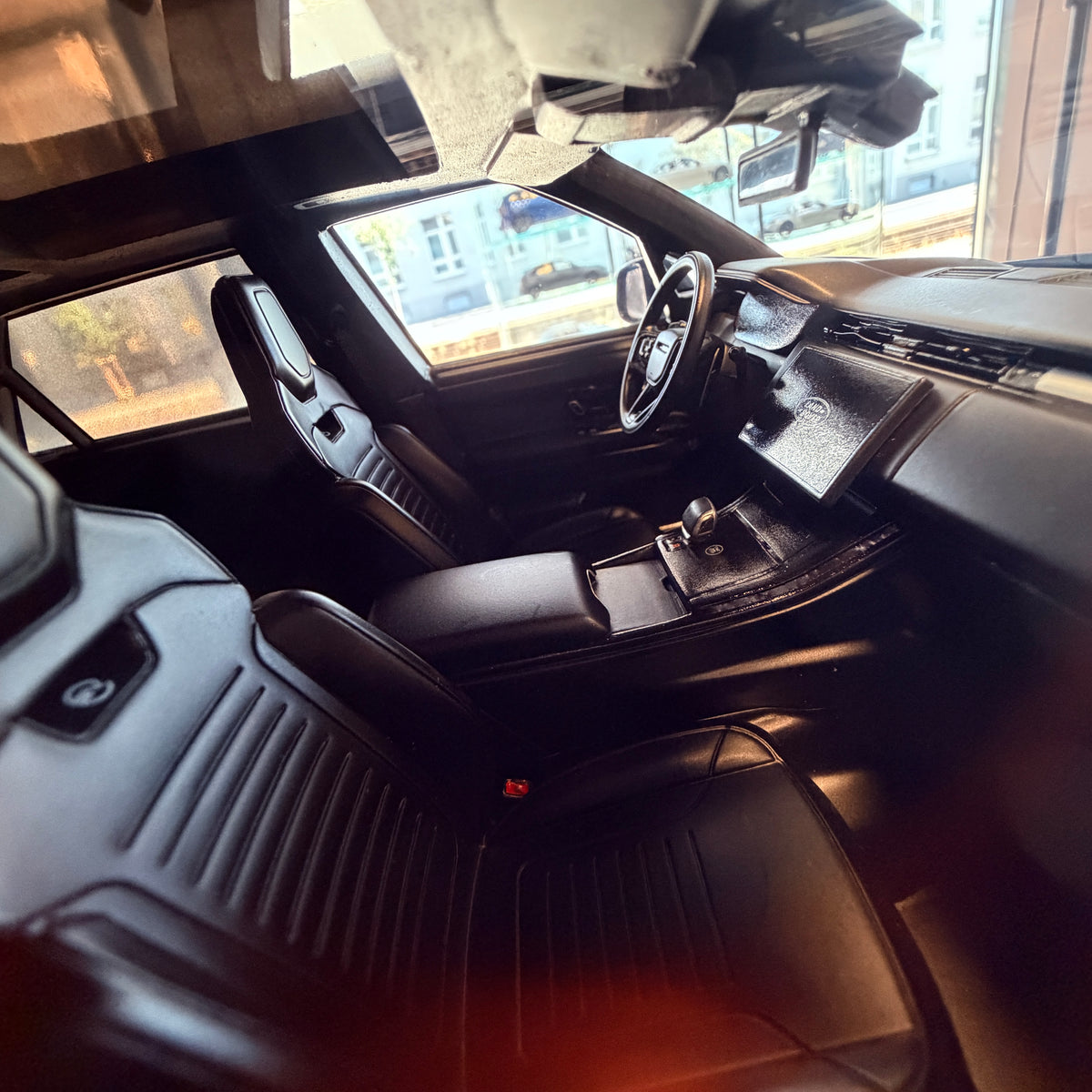 Range Rover Sport SV Edition Two 2024 – Ligurian Black 1:12 od GT Spirit — limitováno na 500 ks