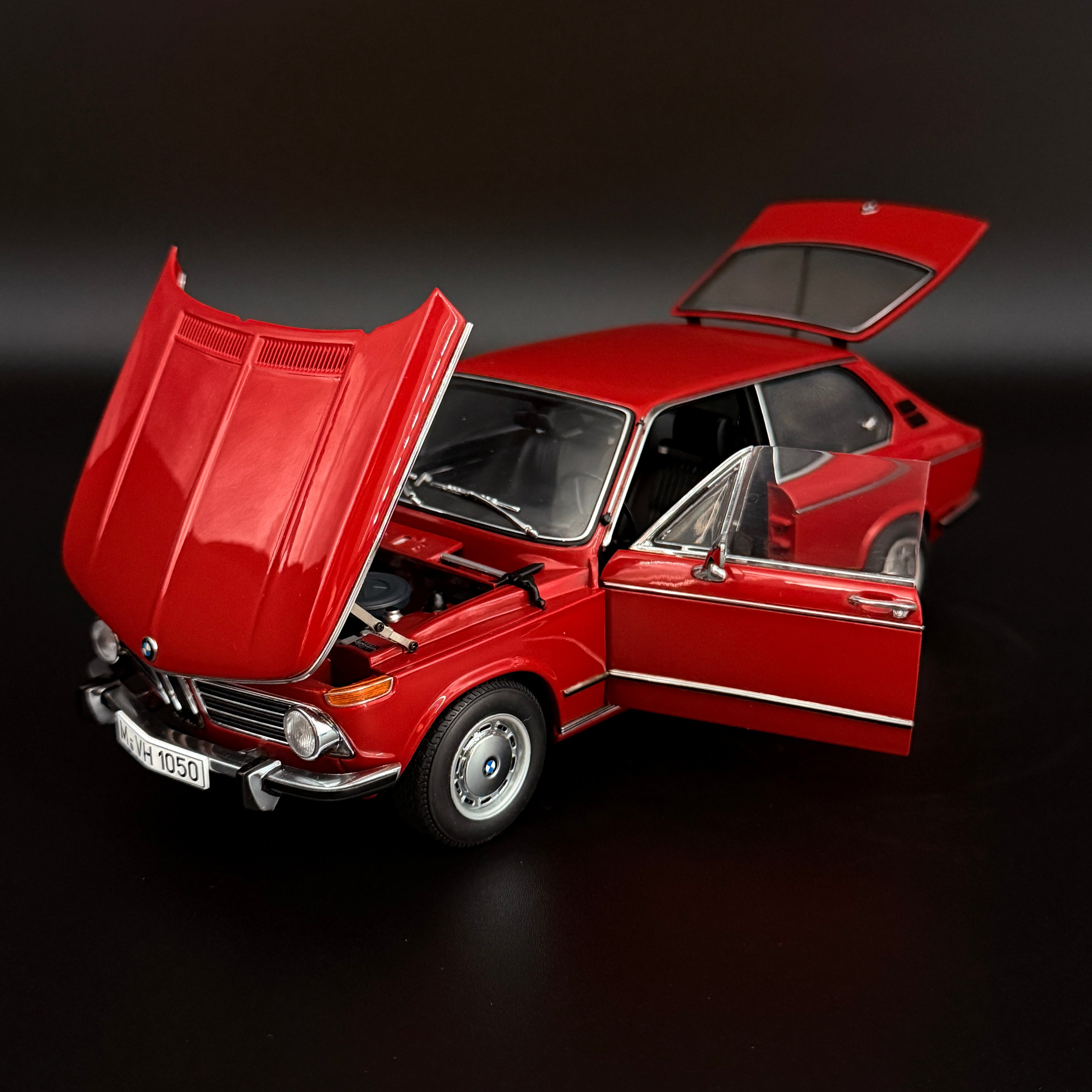 BMW 2000 Touring – Granadared 1:18 Maßstab von AUTOart Millennium