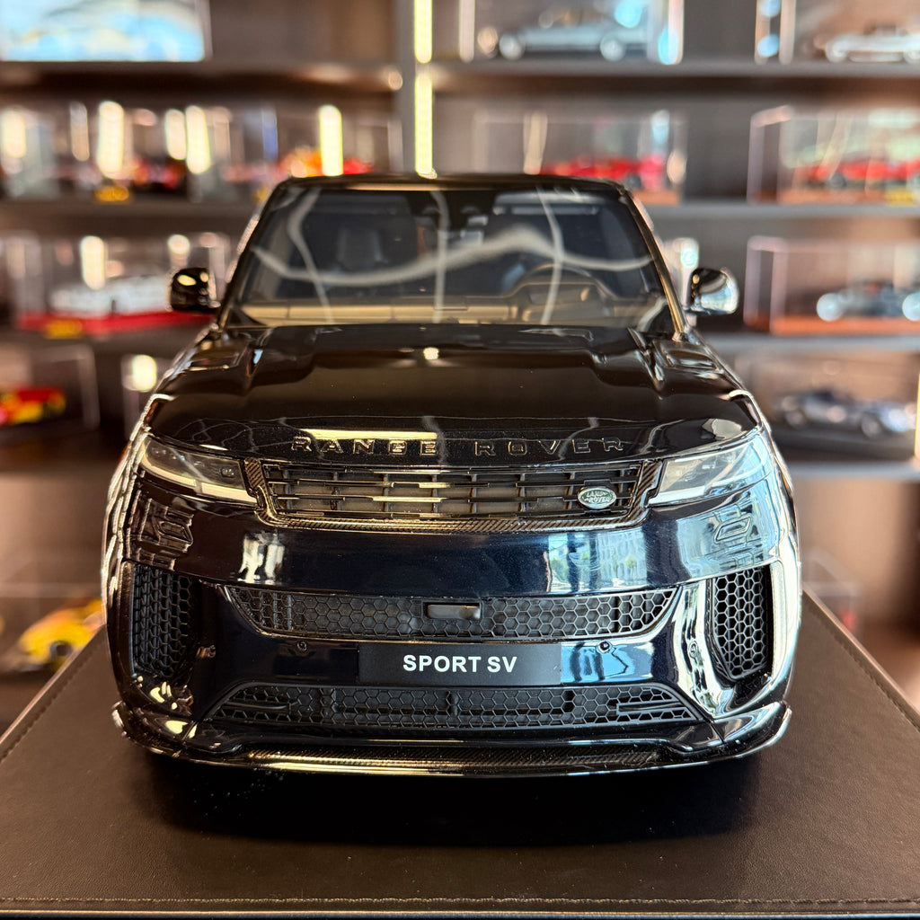 Range Rover Sport SV Edition Two 2024 – Ligurian Black 1:12 od GT Spirit — limitováno na 500 ks