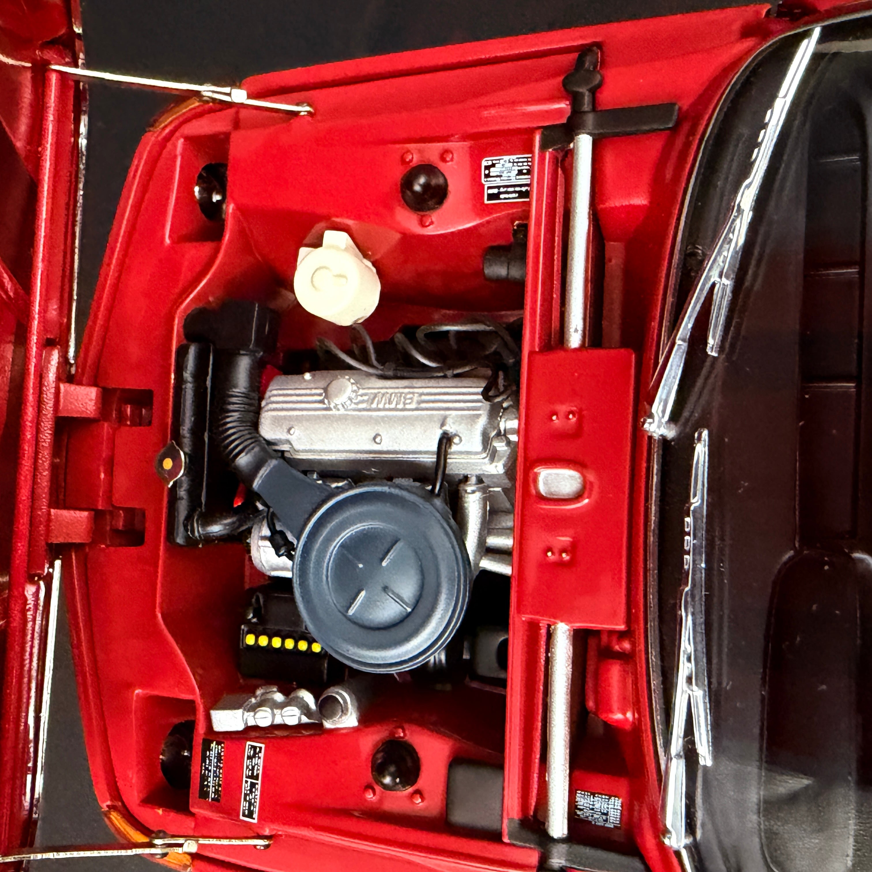BMW 2000 Touring – Granadared 1:18 Maßstab von AUTOart Millennium