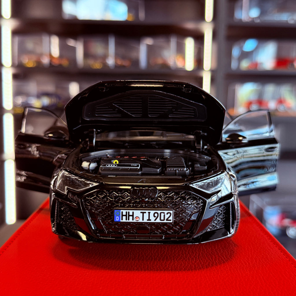 Audi RS 3 Sportback 2025 metalik crna Myth 1:18 Norev