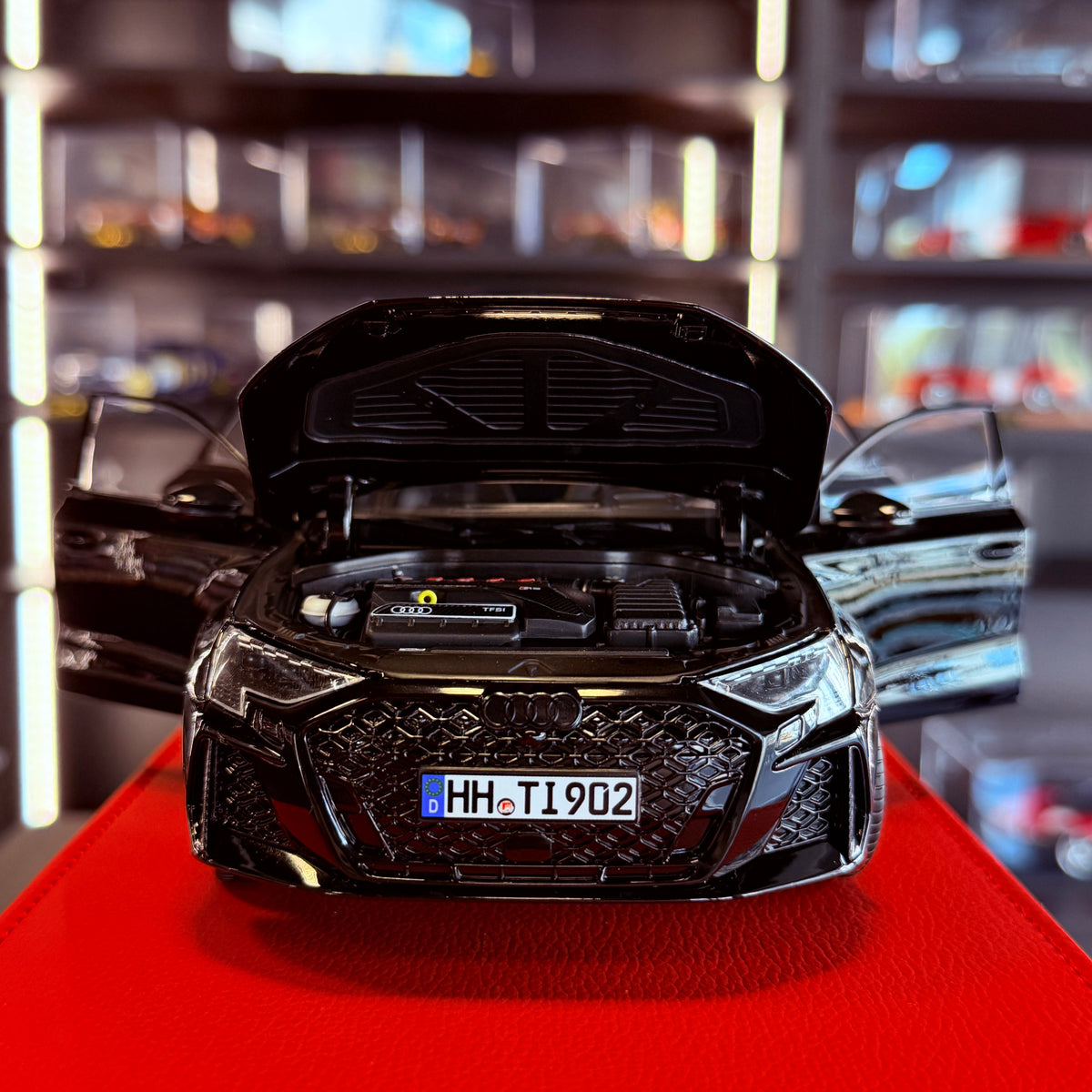 Audi RS 3 Sportback 2025 metalik crna Myth 1:18 Norev