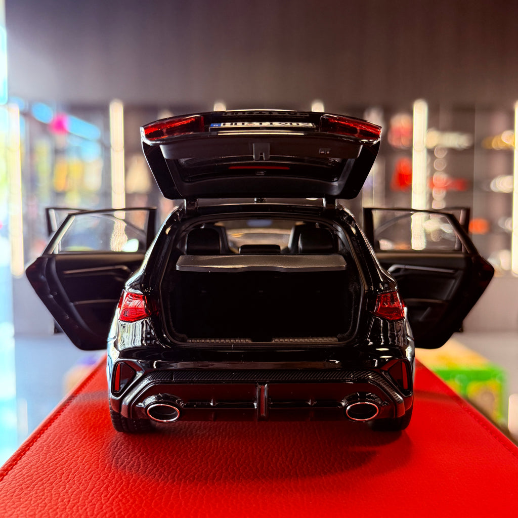 Audi RS 3 Sportback 2025 metalik crna Myth 1:18 Norev