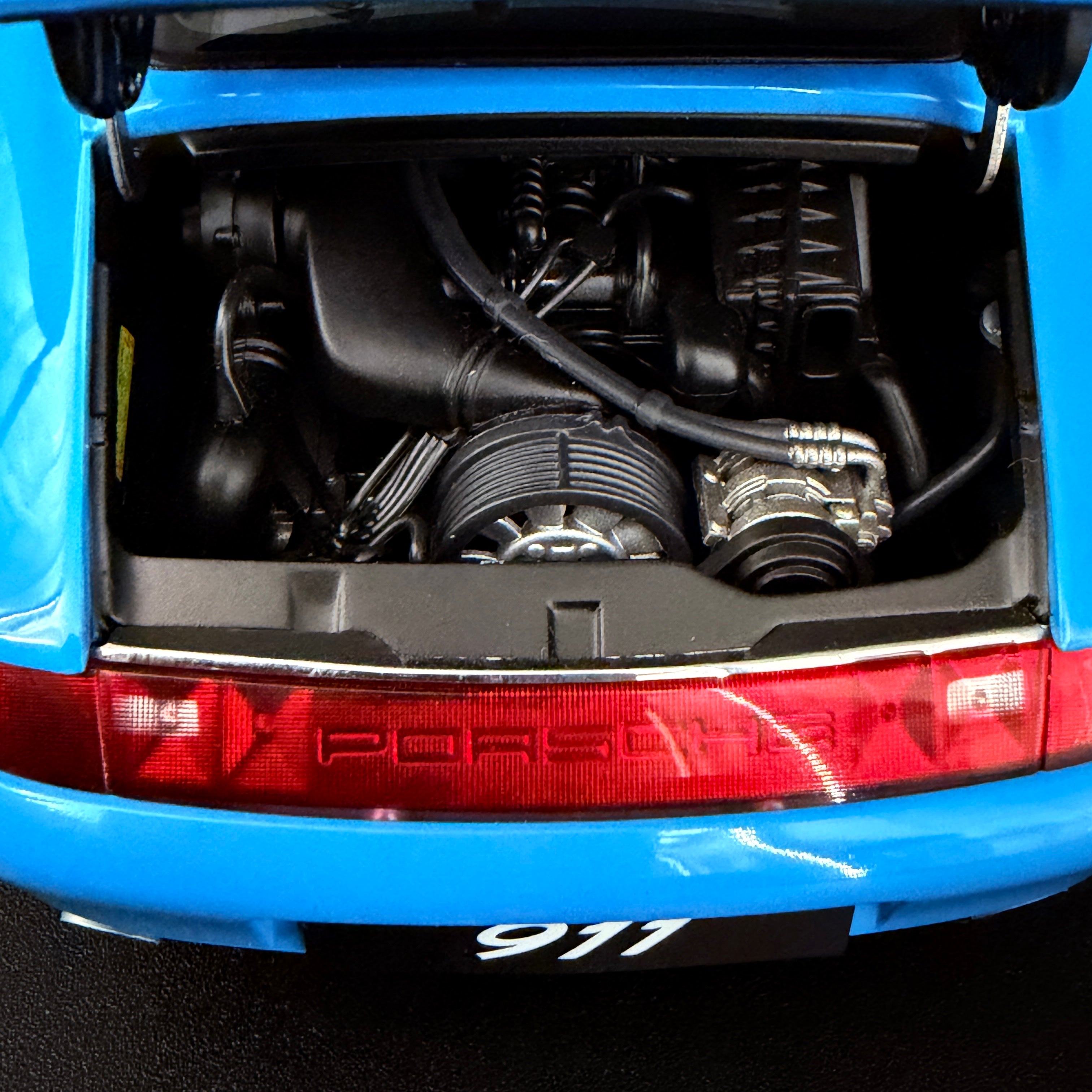 Porsche 911 Carrera – Blue Metallic Maßstab 1:18 von AUTOart Millennium