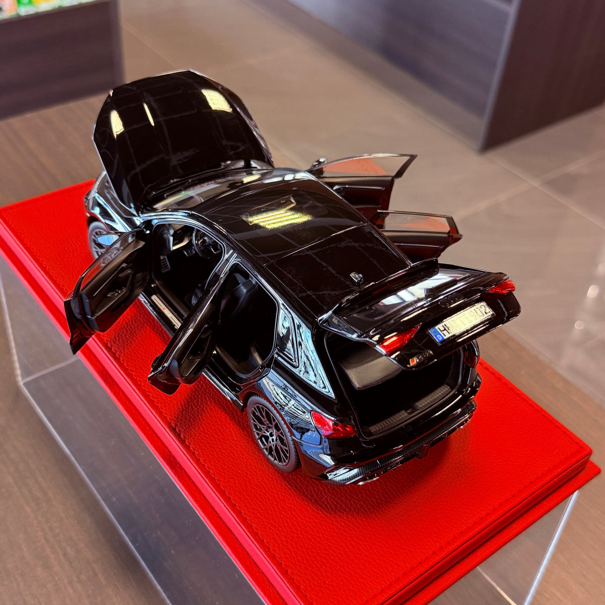 Audi RS 3 Sportback 2025 metalik crna Myth 1:18 Norev