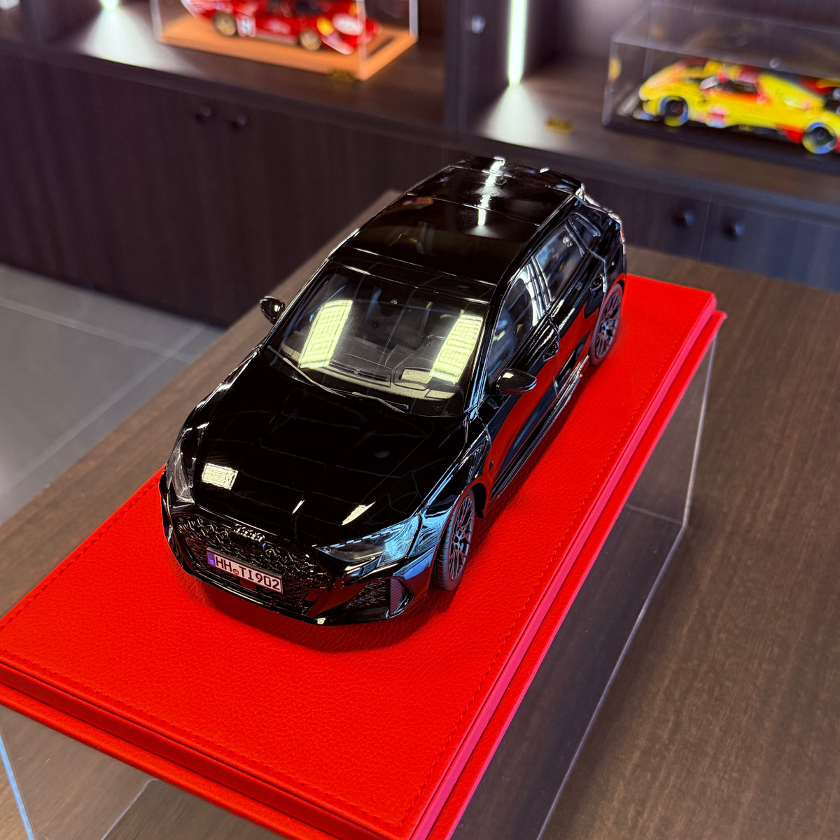 Audi RS 3 Sportback 2025 metalik crna Myth 1:18 Norev