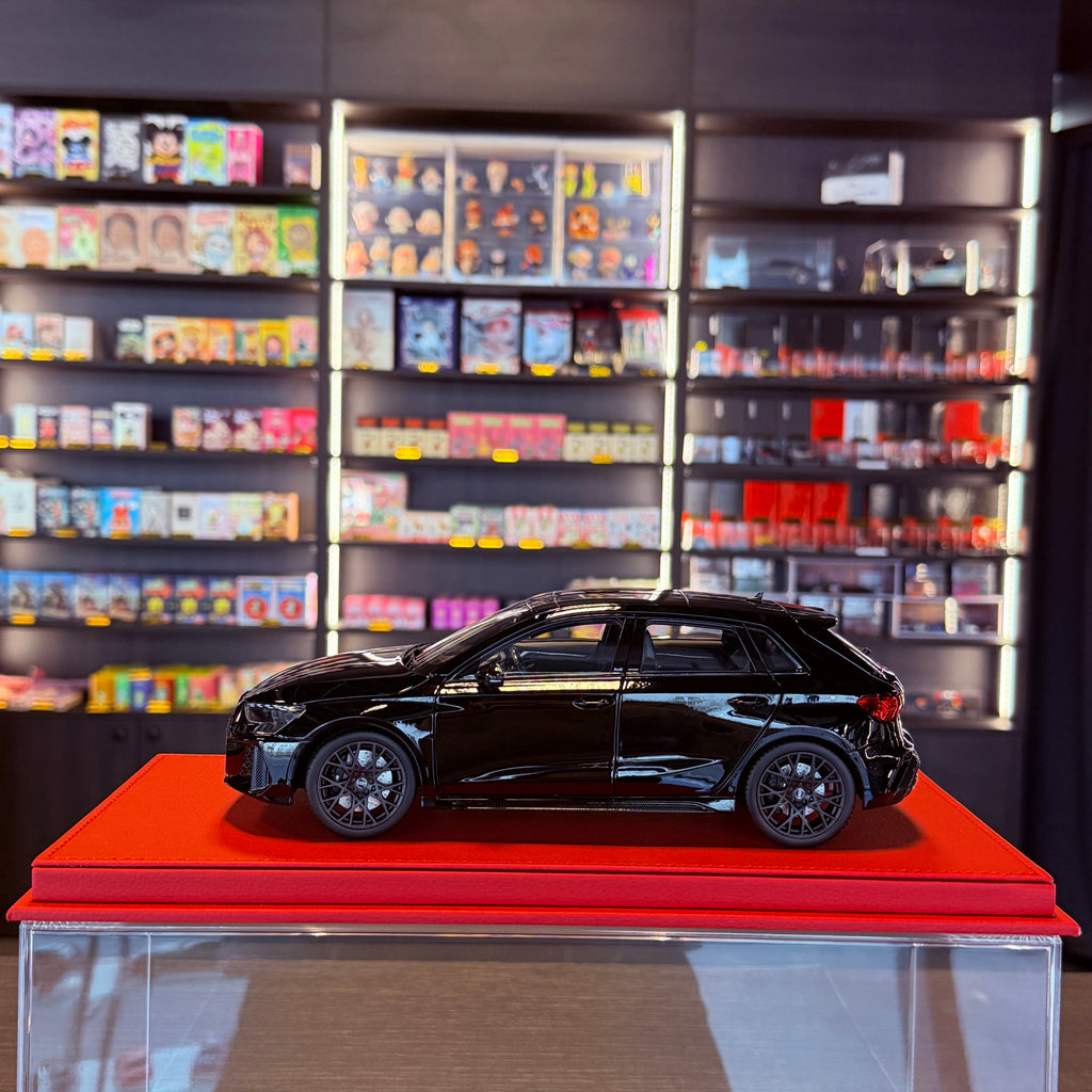 Audi RS 3 Sportback 2025 metalik crna Myth 1:18 Norev