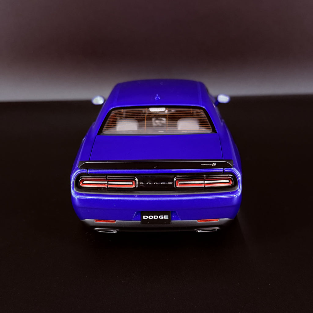 Dodge Challenger R/T Scat Pack Widebody 2022 – Indigo Blue Maßstab 1:18 von AUTOart