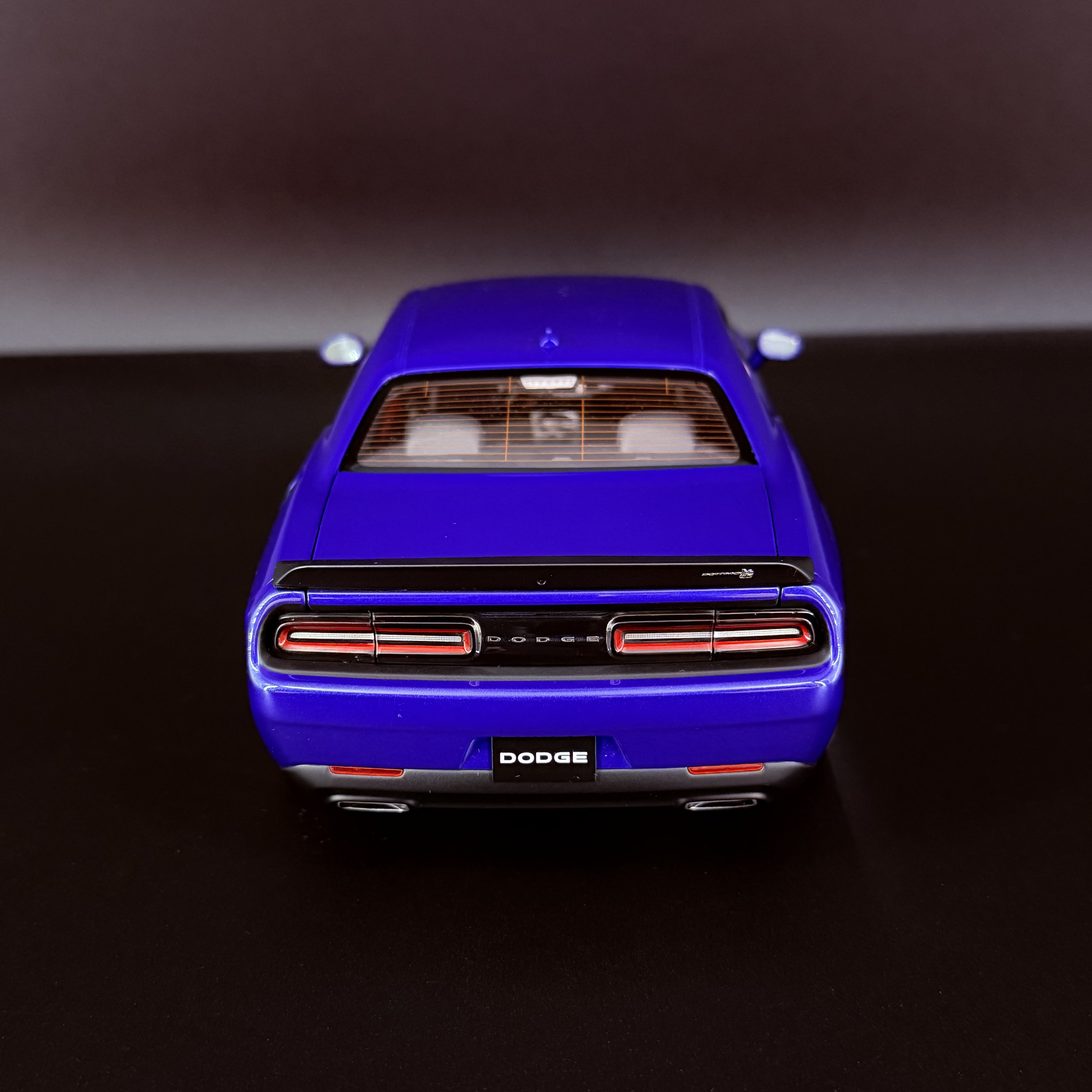 Dodge Challenger R/T Scat Pack Widebody 2022 – Indigo Blue Maßstab 1:18 von AUTOart