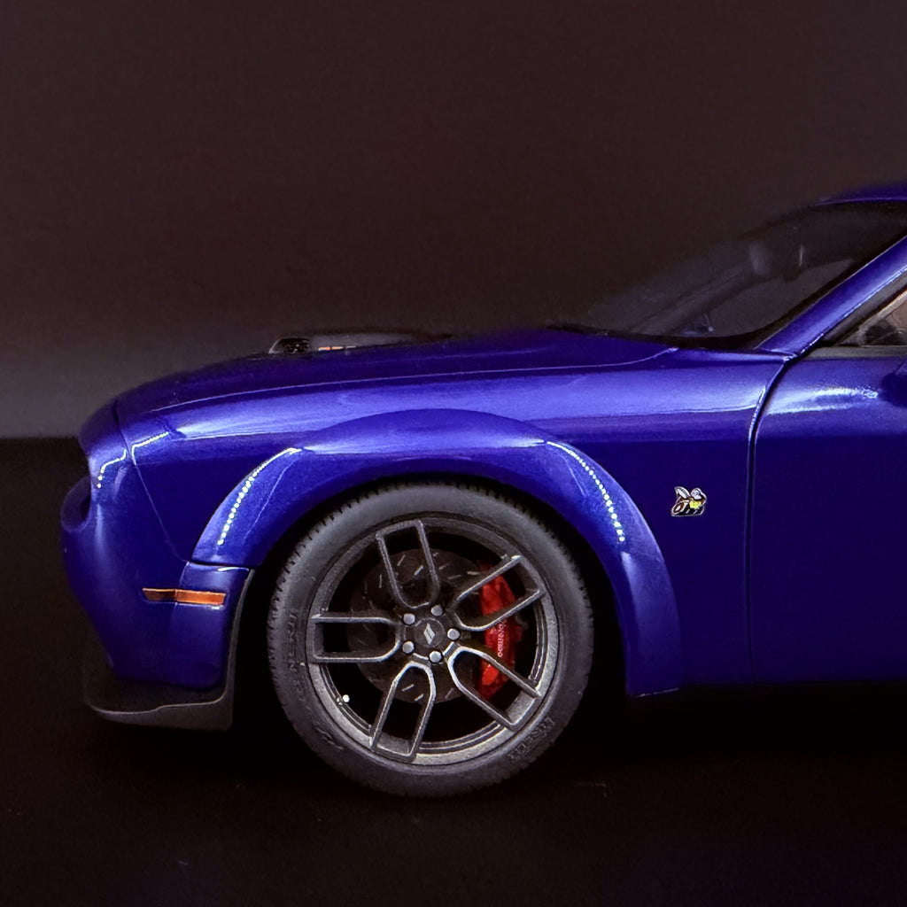 Dodge Challenger R/T Scat Pack Widebody 2022 – Indigo Blue Maßstab 1:18 von AUTOart