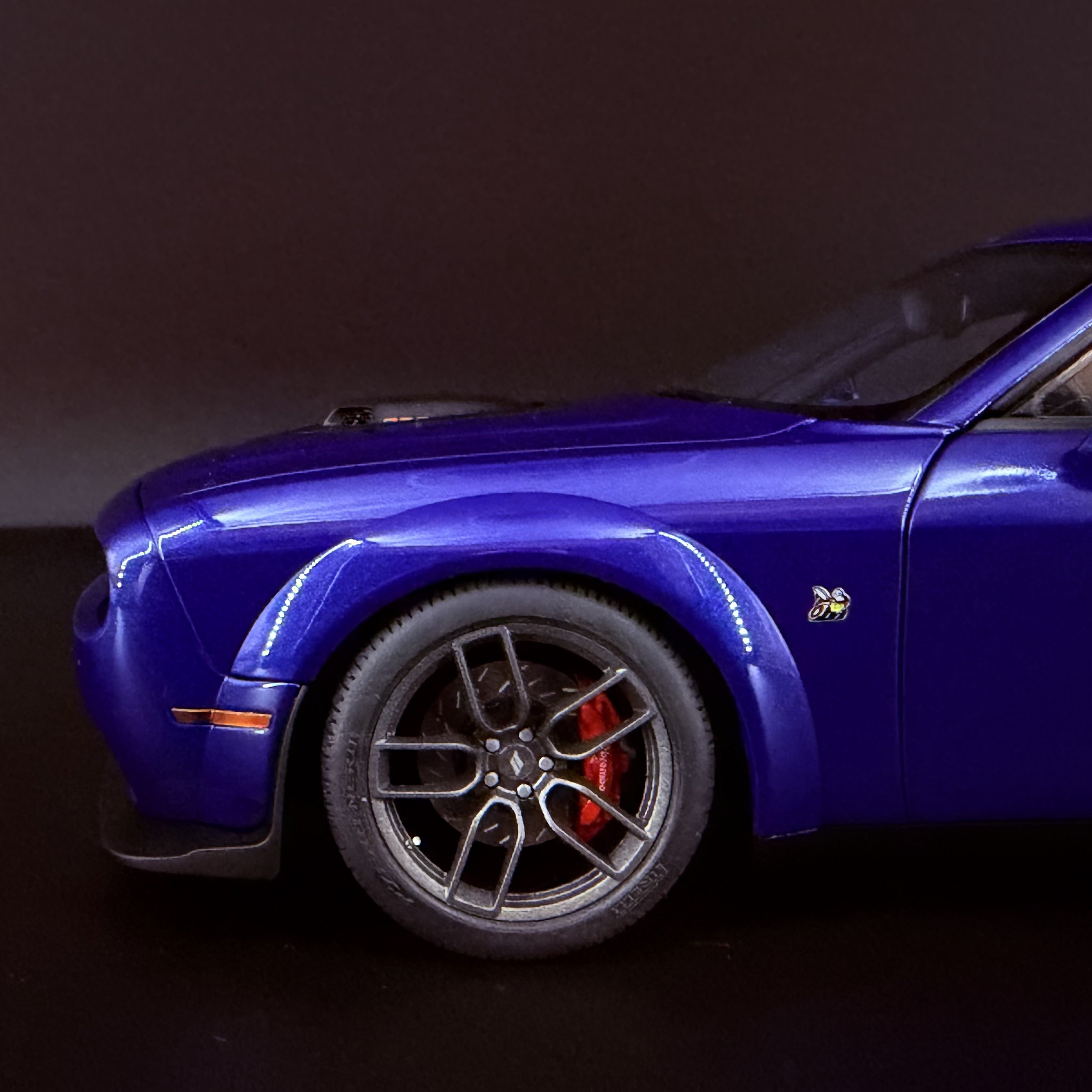 Dodge Challenger R/T Scat Pack Widebody 2022 – Indigo Blue Maßstab 1:18 von AUTOart