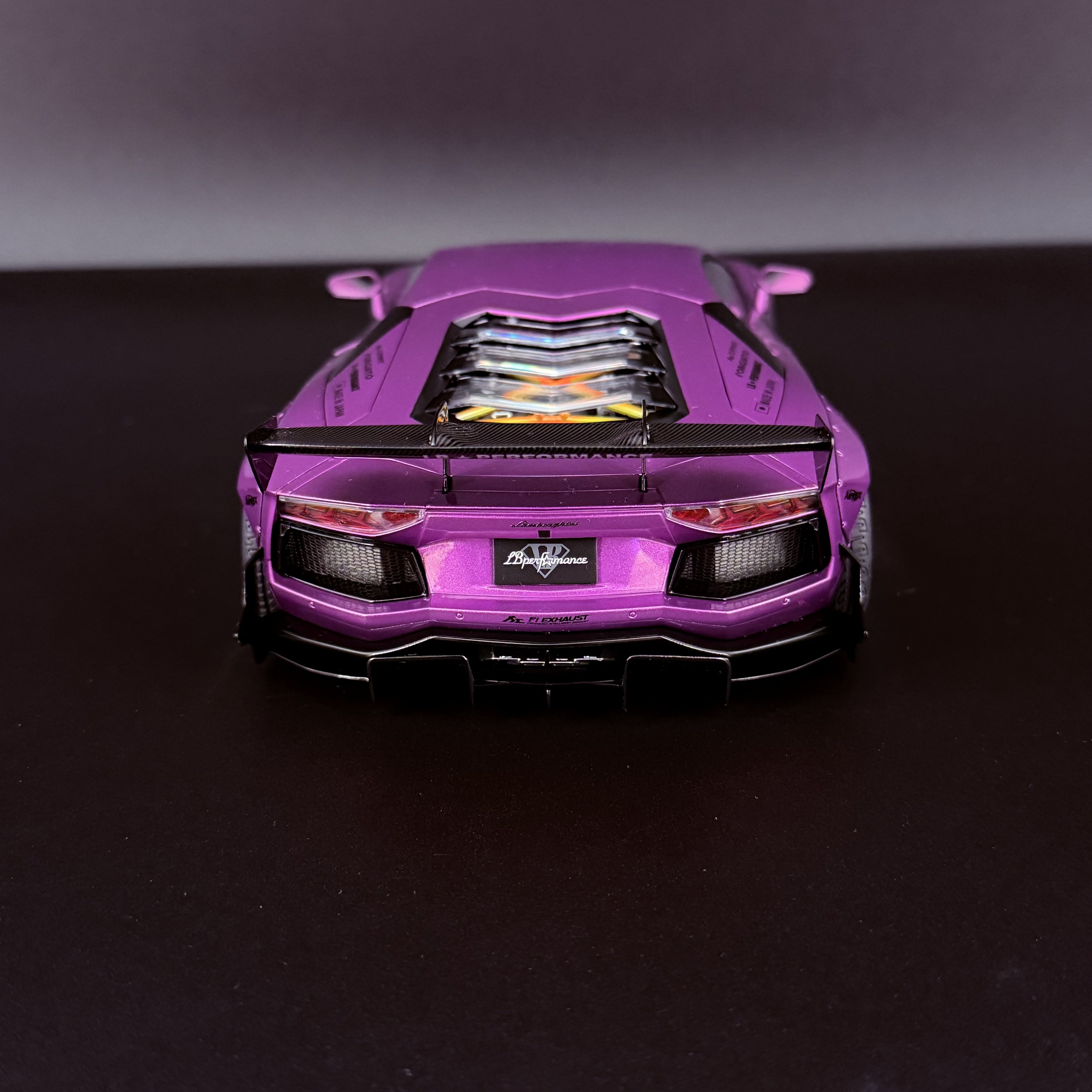 Lamborghini Aventador Liberty Walk LB-Works Limited Edition (Viola SE30) Maßstab 1:18