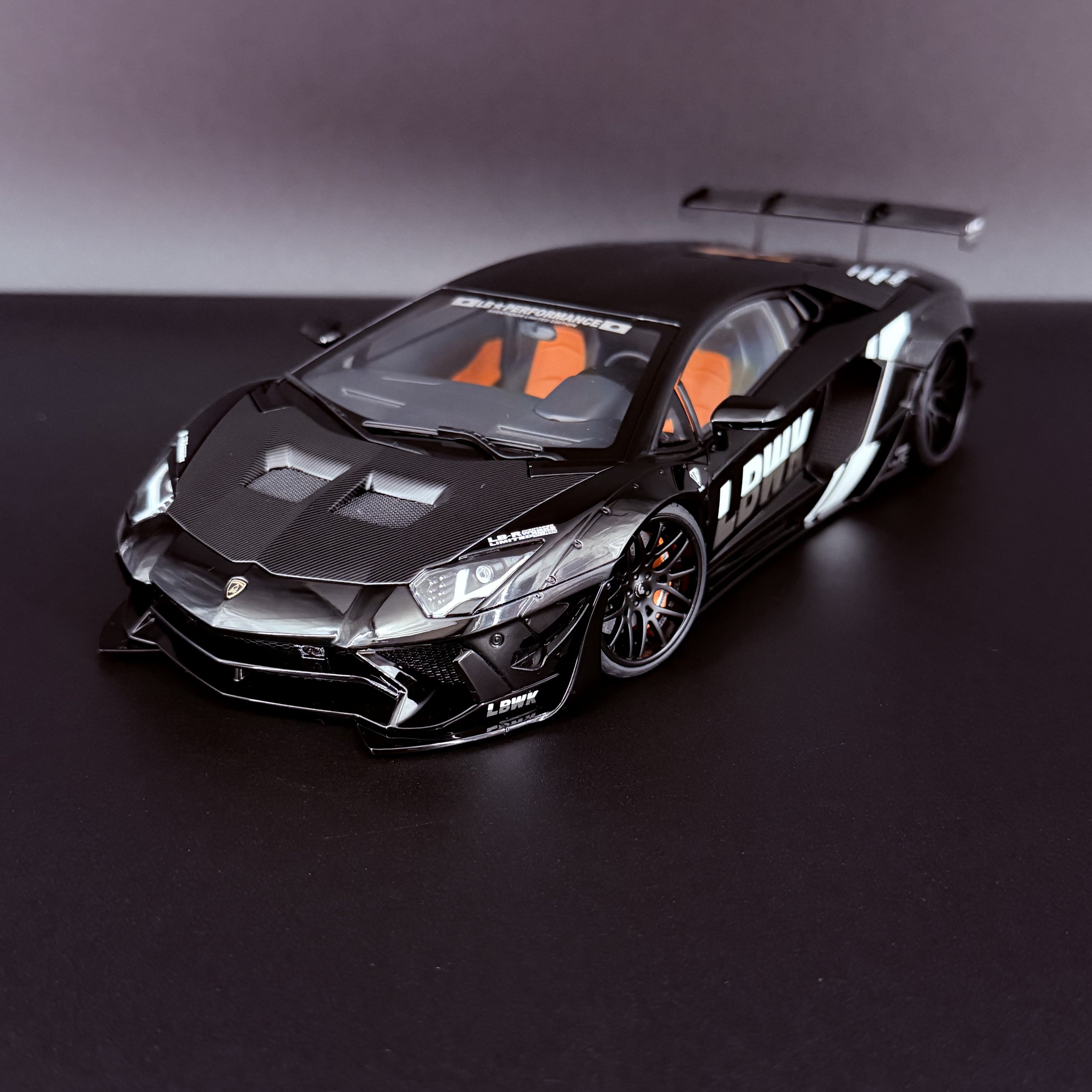 Lamborghini Aventador Liberty Walk LB-W – Maßstab 1:18 von AUTOart