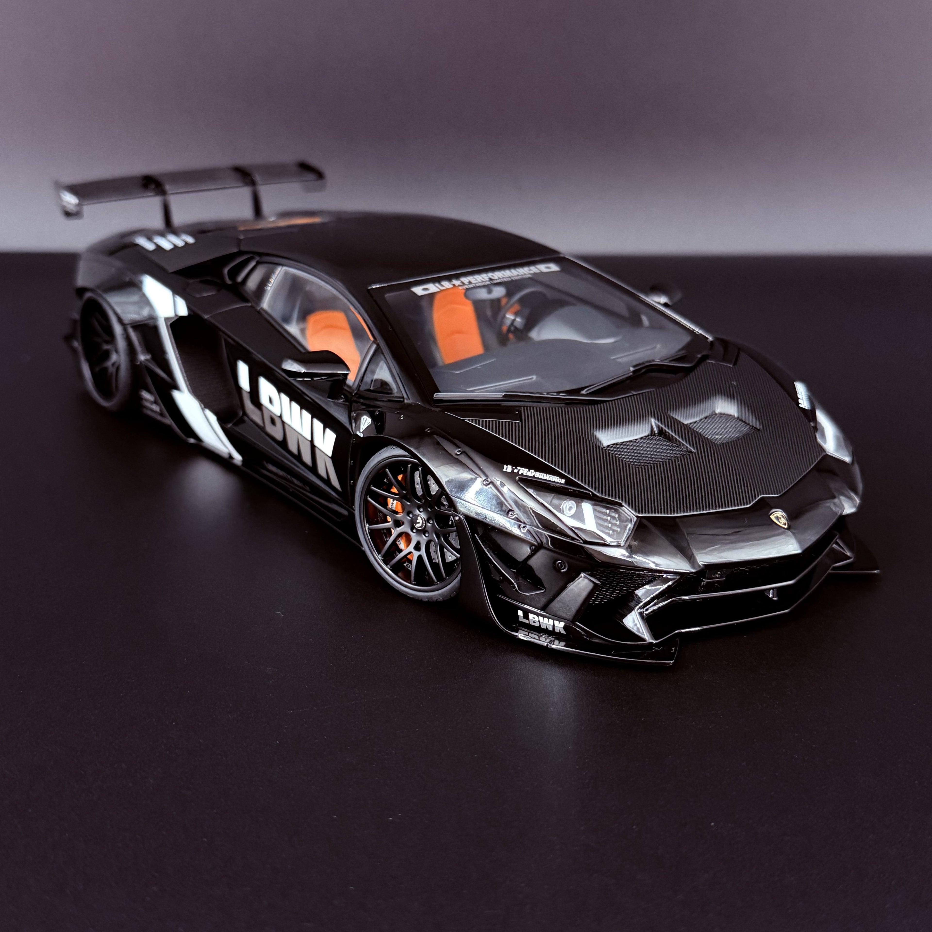Lamborghini Aventador Liberty Walk LB-W – Maßstab 1:18 von AUTOart