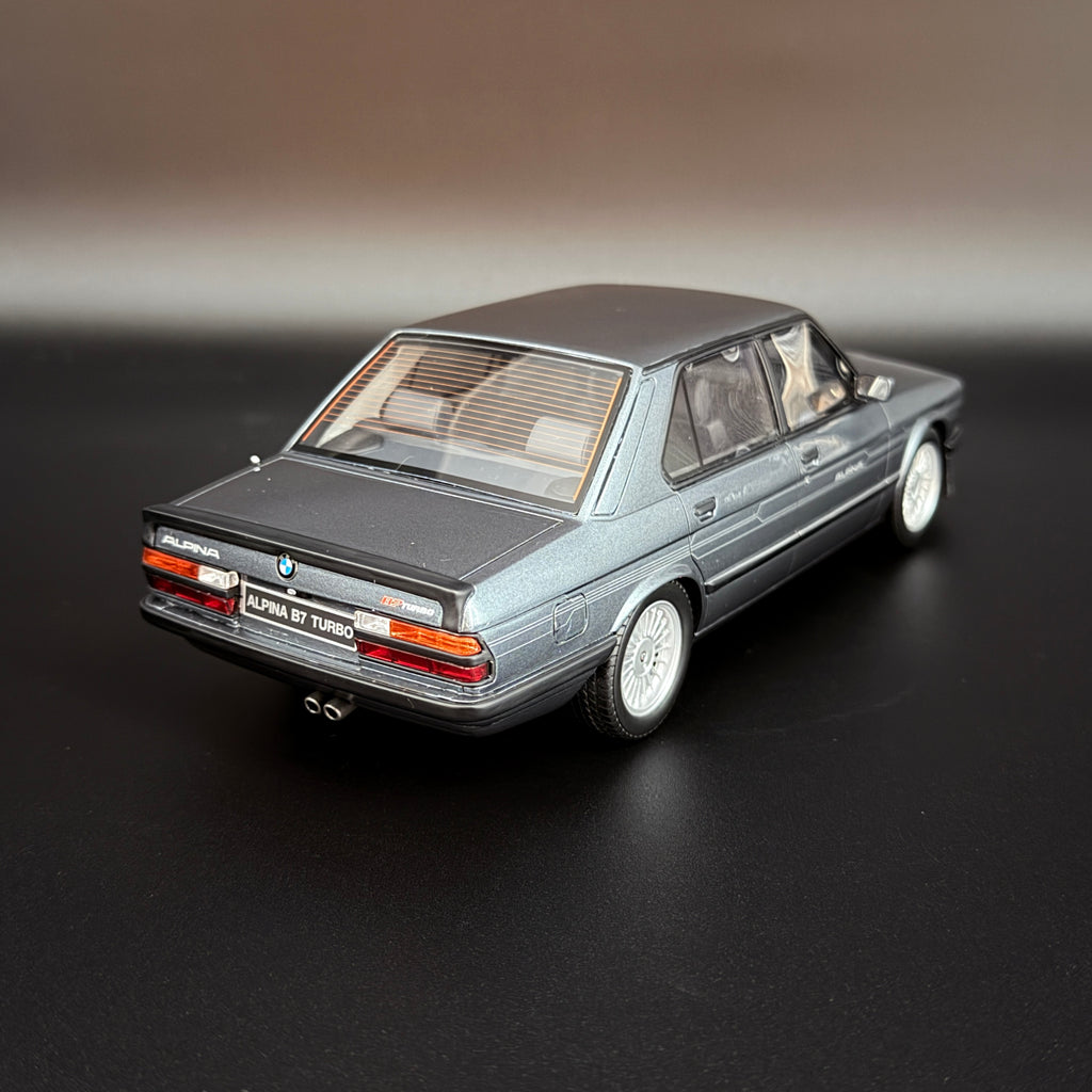1:18 BMW Alpina B7 Turbo E28, szürke – limitált kiadás, 999 db, OTTOmobile