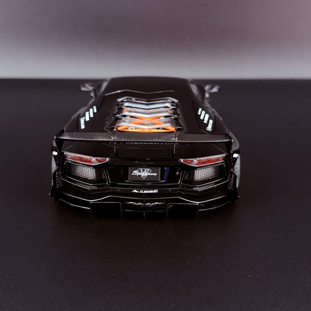 Lamborghini Aventador Liberty Walk LB-W – Maßstab 1:18 von AUTOart