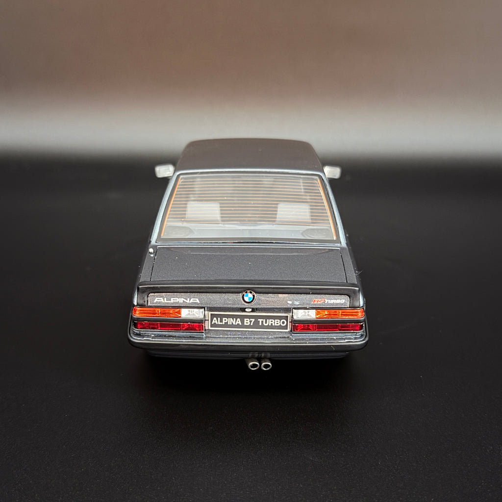 1:18 BMW Alpina B7 Turbo E28, szürke – limitált kiadás, 999 db, OTTOmobile